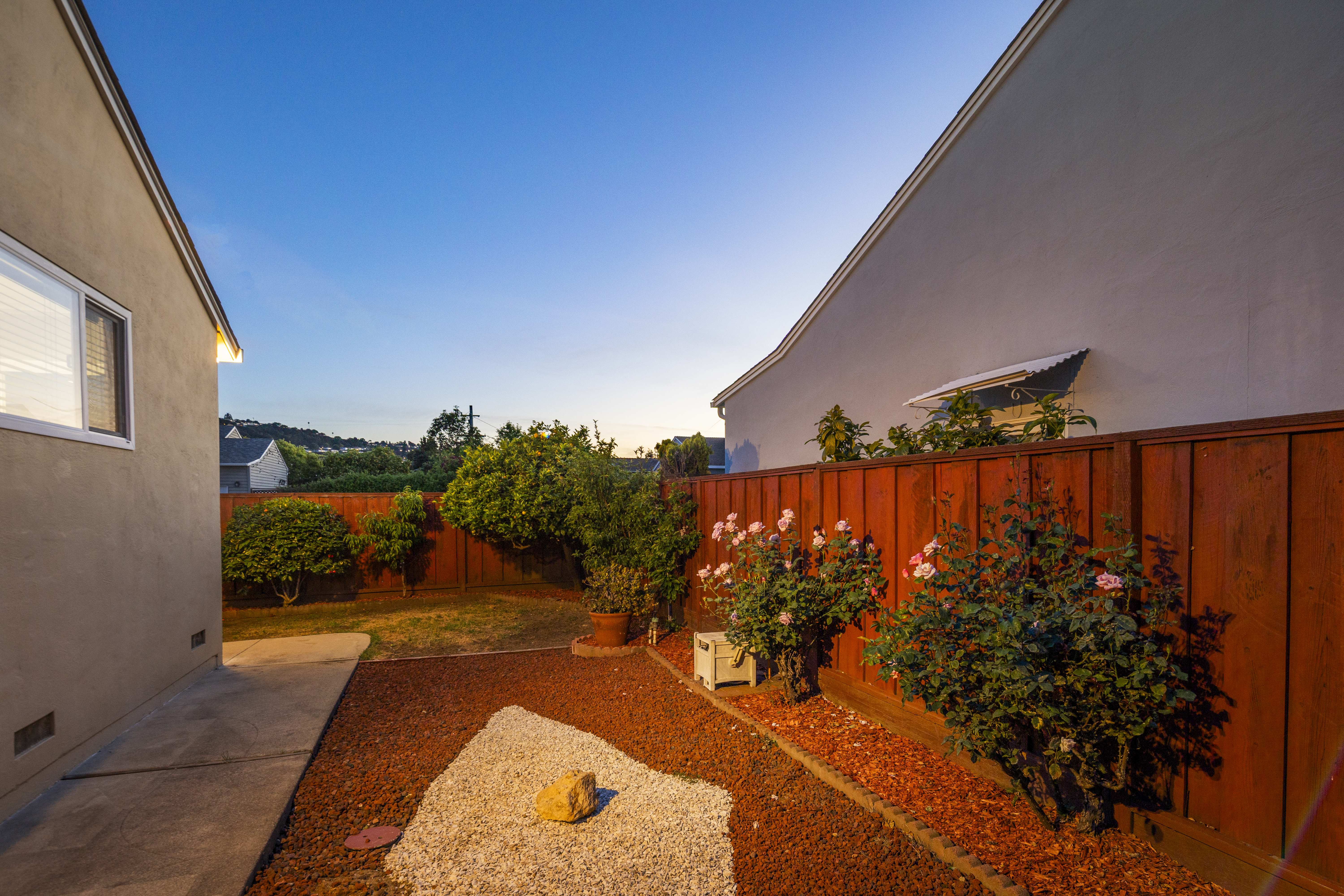  Single Story Rancher in Desirable San Mateo Village - 物件實景