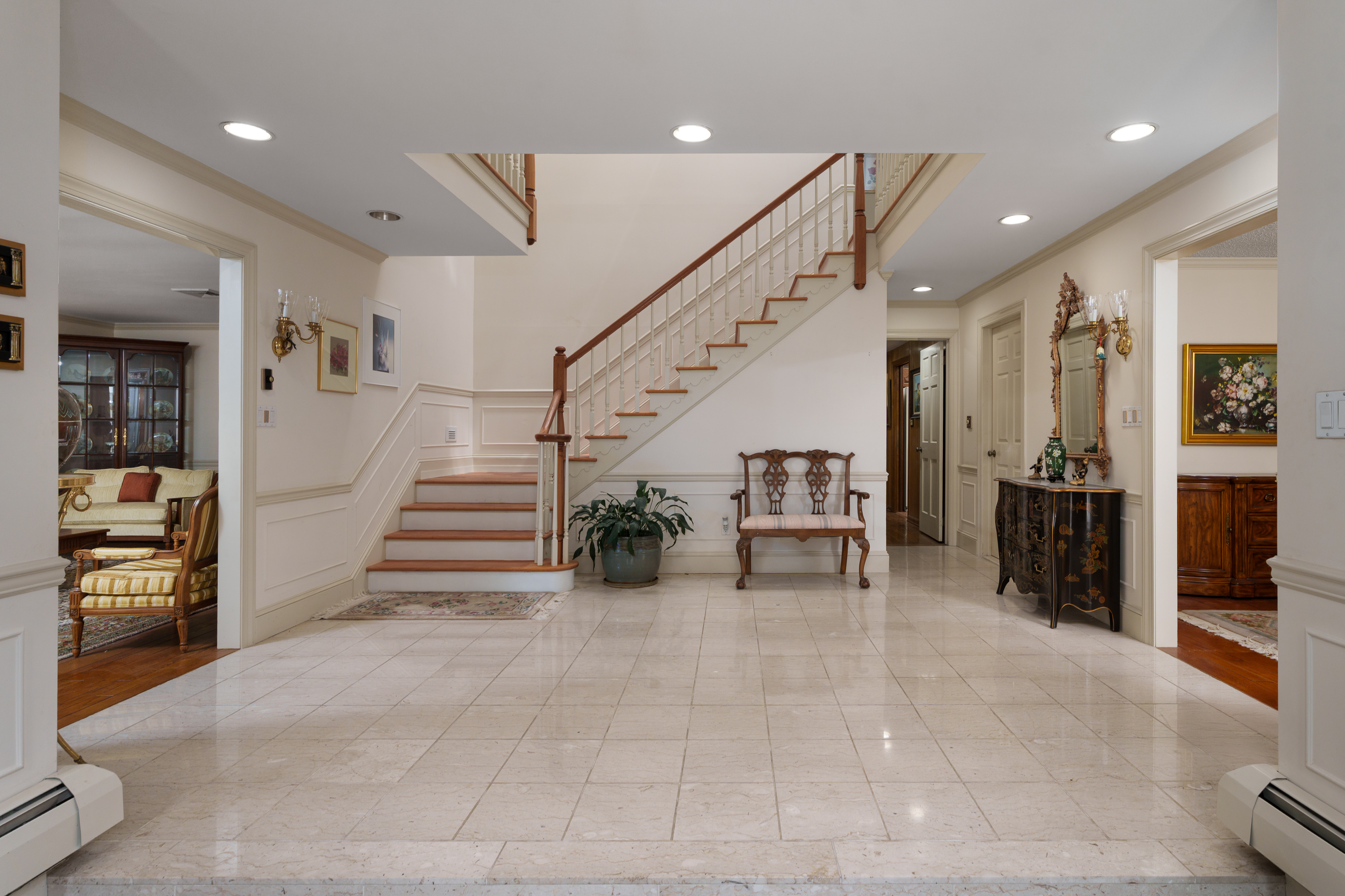  Ahead-of-Its-Time Design, Builder-Crafted Home with Elevator & First Floor Suite - 物件實景