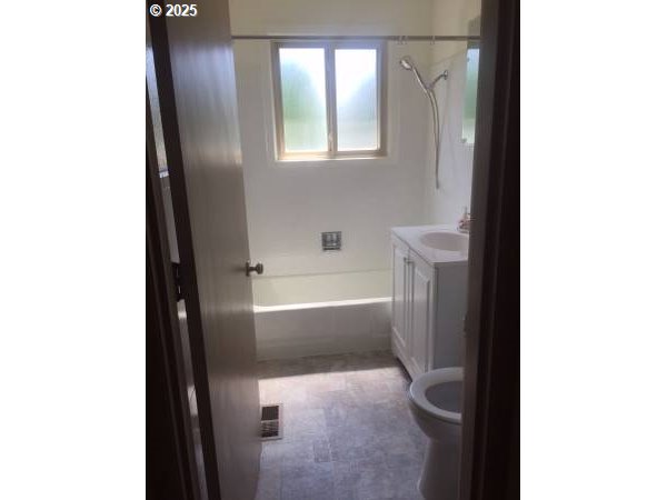 Portland, Oregon, 97206, United States, ,Residential,For Sale,1903739