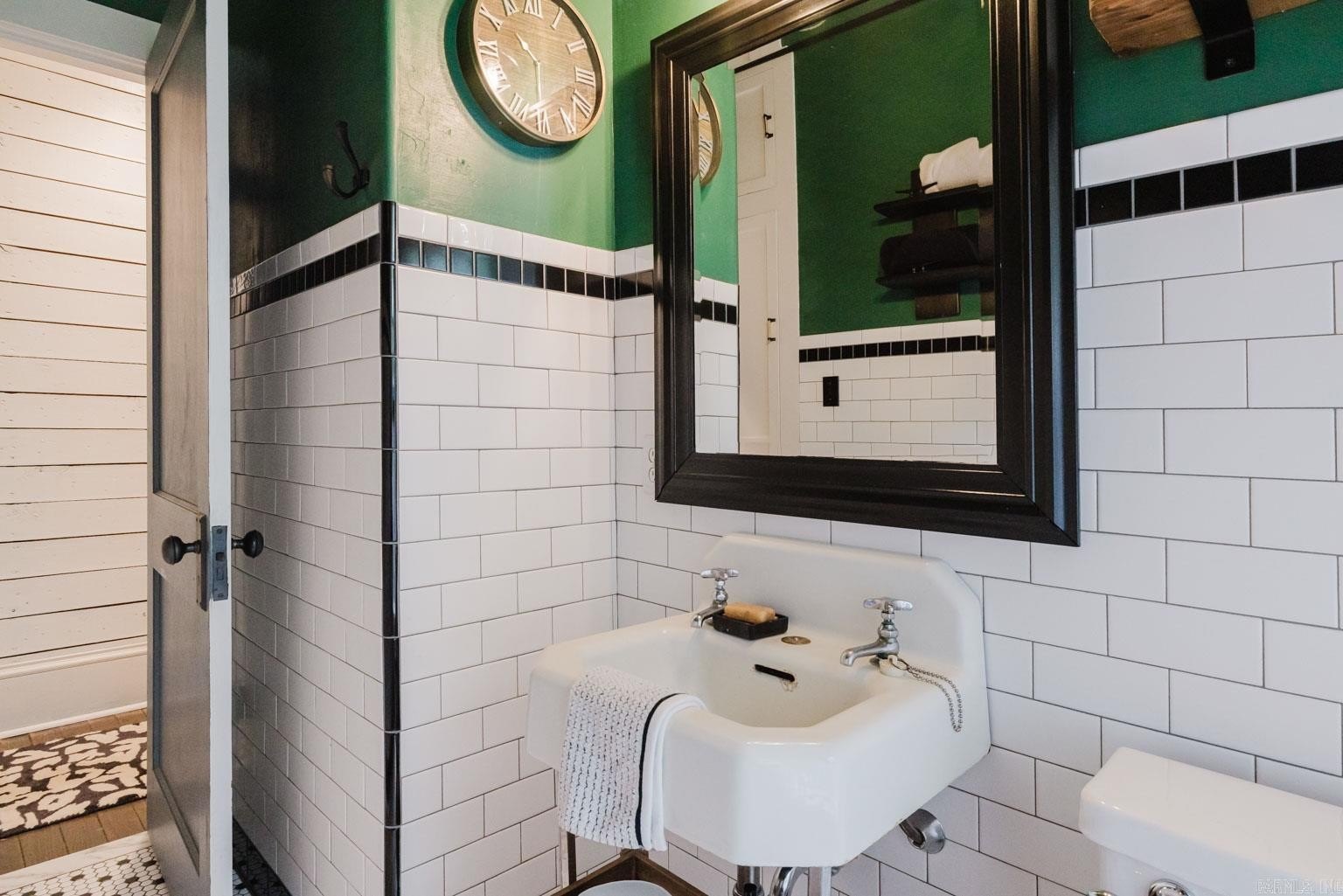 Benton, Arkansas, 72015, United States, 5 Bedrooms Bedrooms, ,3 BathroomsBathrooms,Residential,For Sale,1978778