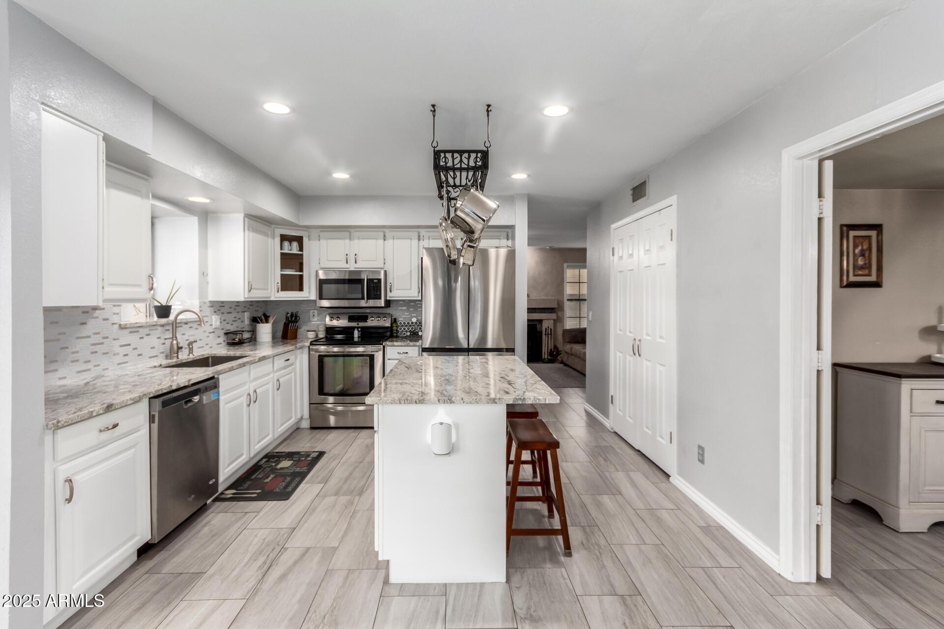 Glendale, Arizona, 85302, United States, 4 Bedrooms Bedrooms, ,4 BathroomsBathrooms,Residential,For Sale,1977849