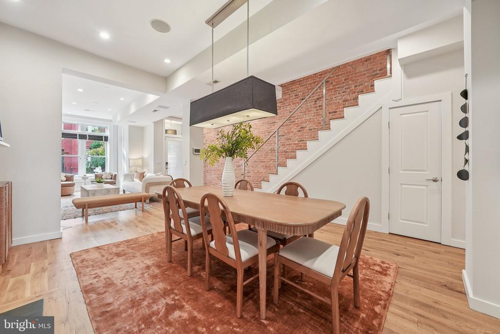 Washington, District of Columbia, 20001, United States, 6 Bedrooms Bedrooms, ,6 BathroomsBathrooms,Residential,For Sale,1983569