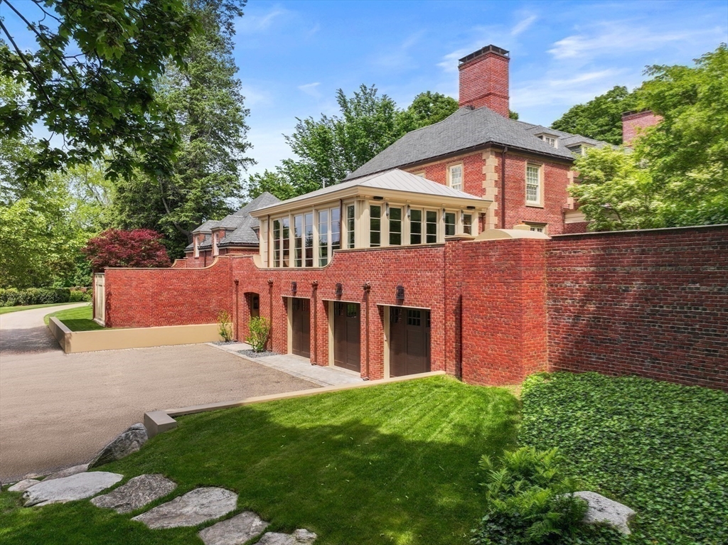 Brookline, Massachusetts, 02467, United States, 7 Bedrooms Bedrooms, ,11 BathroomsBathrooms,Residential,For Sale,1840282