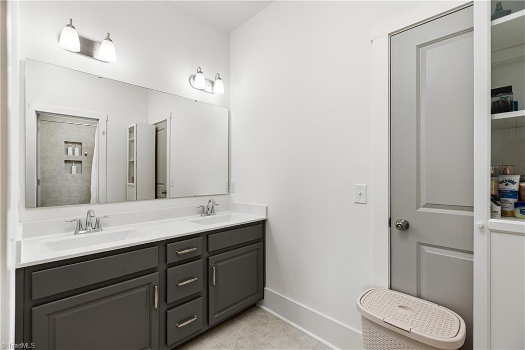 High Point, North Carolina, 27265, United States, 5 Bedrooms Bedrooms, ,4 BathroomsBathrooms,Residential,For Sale,1951573