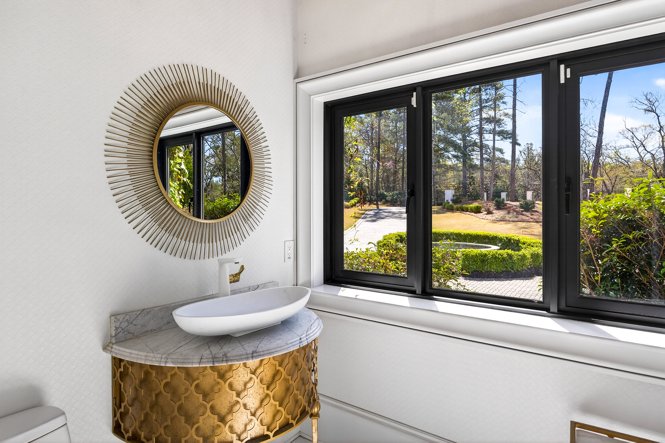  Exceptional Gated Estate with Resort-caliber Grounds - 物件實景