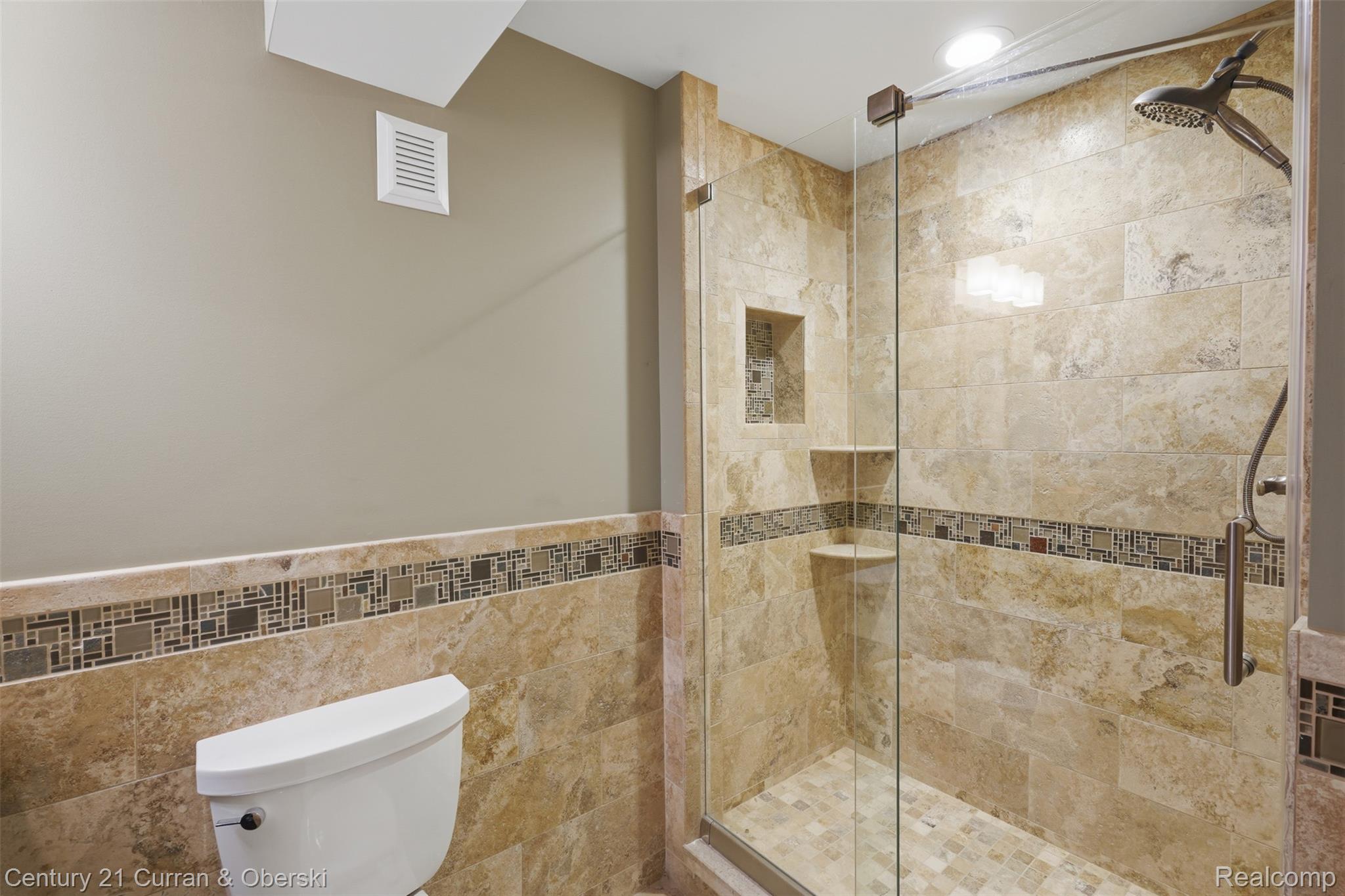 Farmington Hills, Michigan, 48331, United States, 4 Bedrooms Bedrooms, ,4 BathroomsBathrooms,Residential,For Sale,2048985