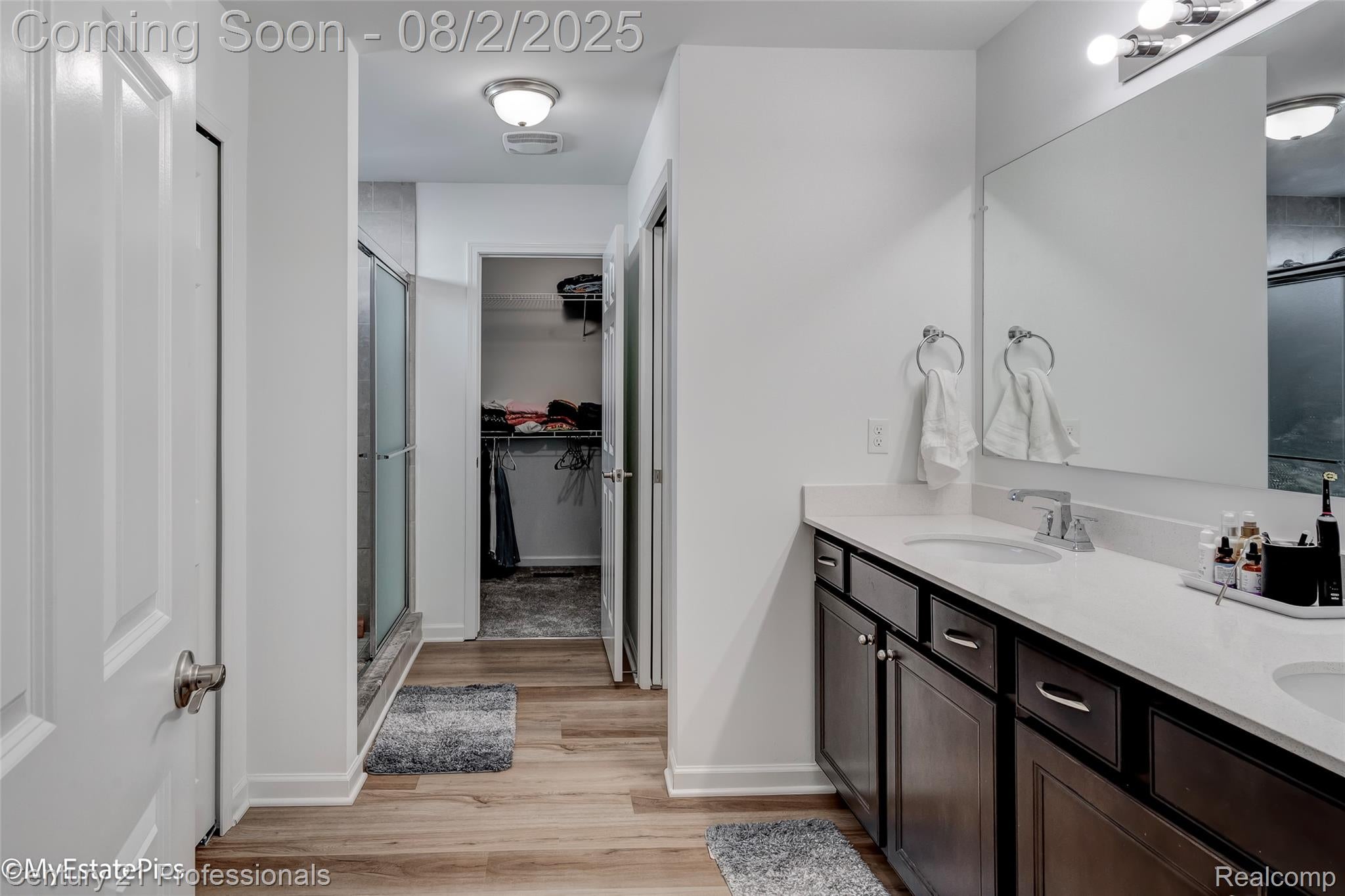 SouthLyon, Michigan, 48178, United States, 4 Bedrooms Bedrooms, ,3 BathroomsBathrooms,Residential,For Sale,1904843