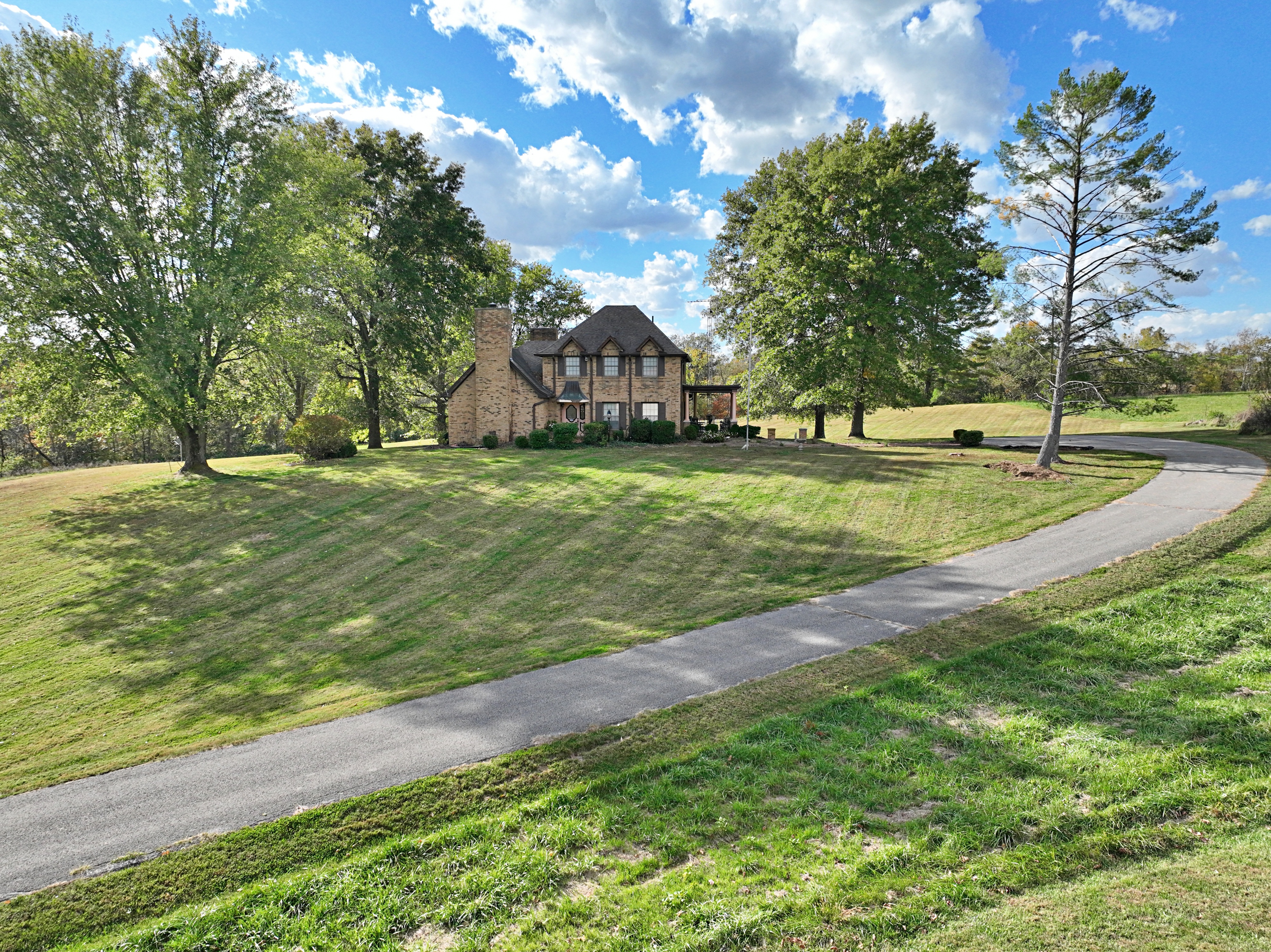 Loogootee, Indiana, 47553, United States, 3 Bedrooms Bedrooms, ,4 BathroomsBathrooms,Residential,For Sale,2002453