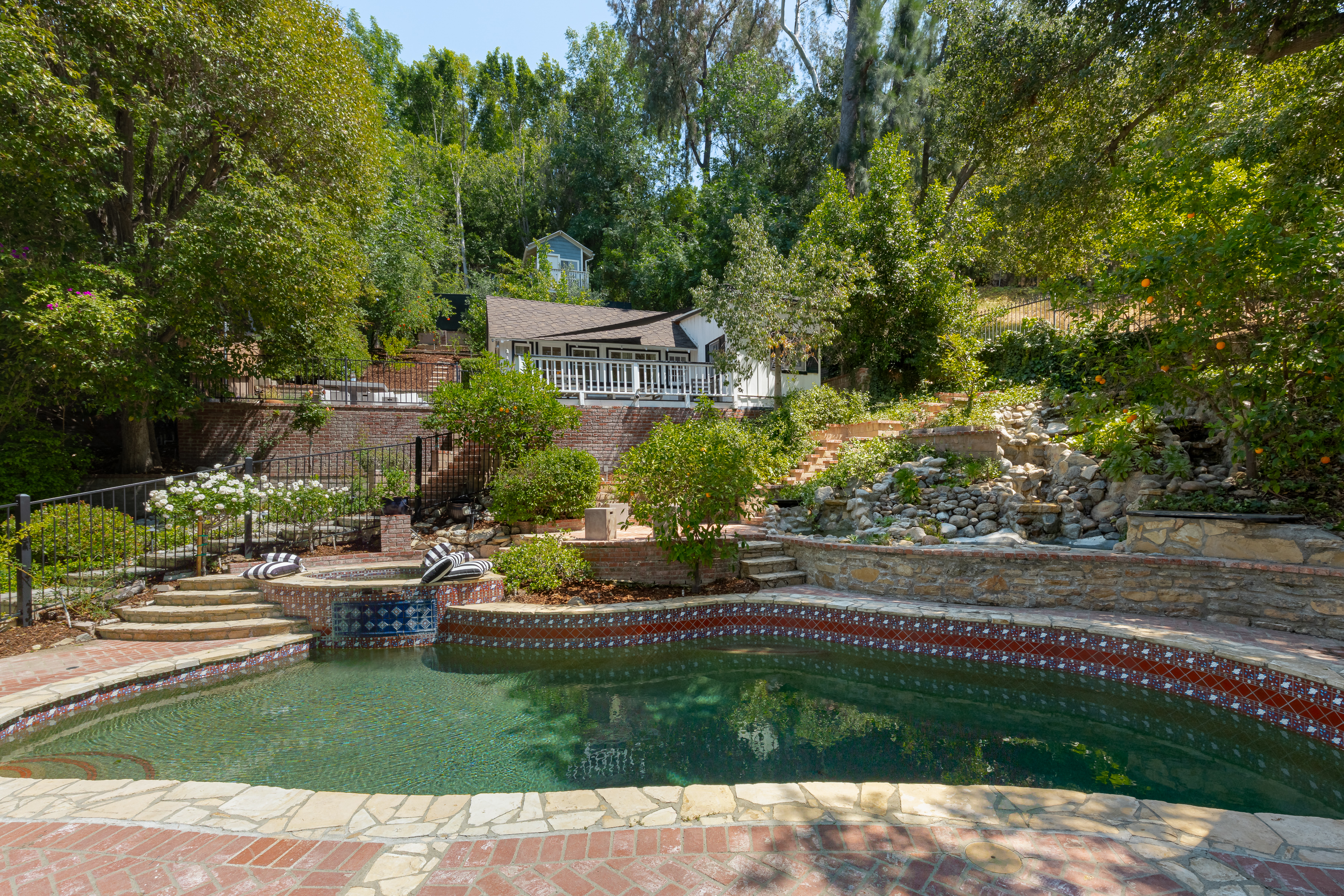  4650 Encino Avenue - 物件實景