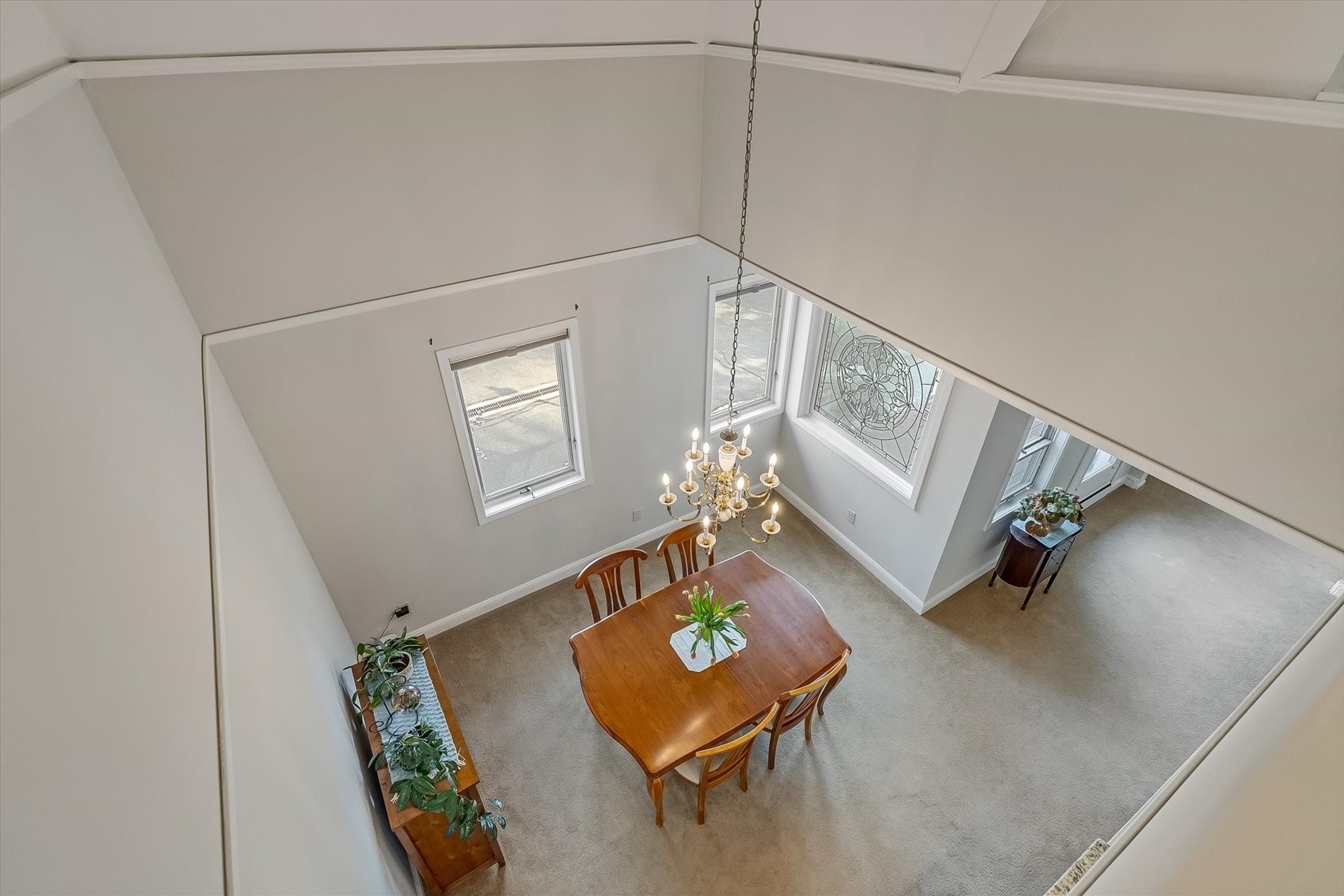  Updated Townhome Conveniently Located - 物件實景