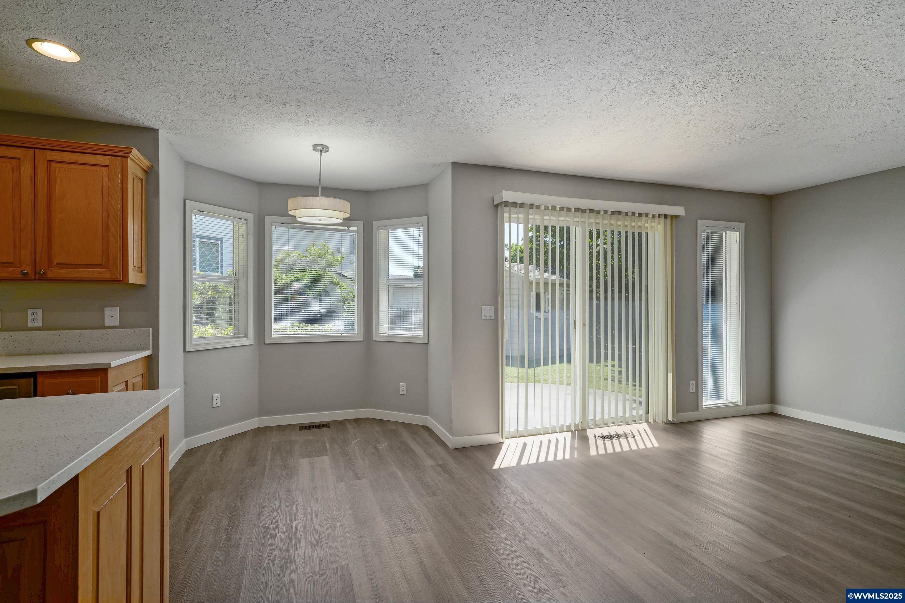 Salem, Oregon, 97304, United States, 3 Bedrooms Bedrooms, ,2 BathroomsBathrooms,Residential,For Sale,1838478