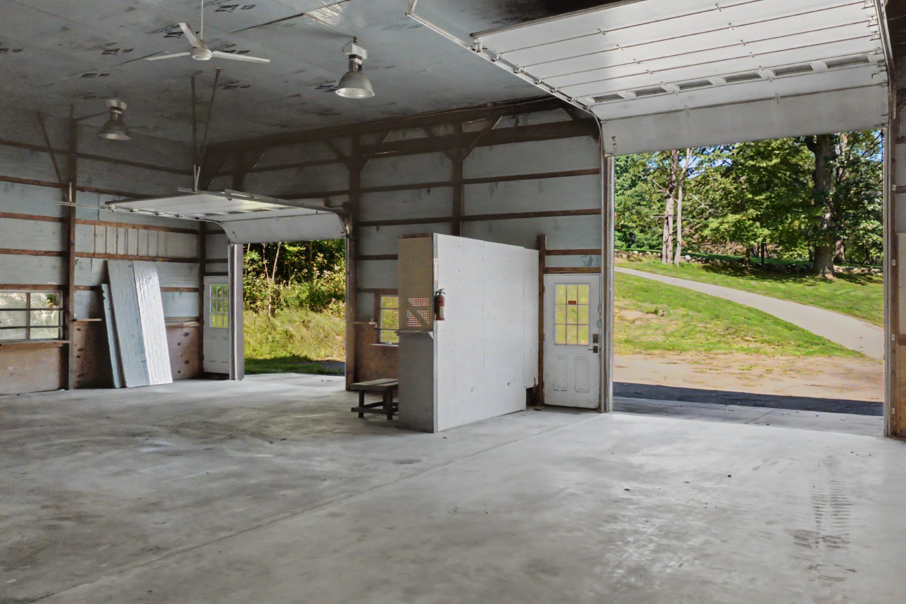  Thoughtfully Improved Ranch Home Tucked Away on 6.3 Private Acres - 物件實景