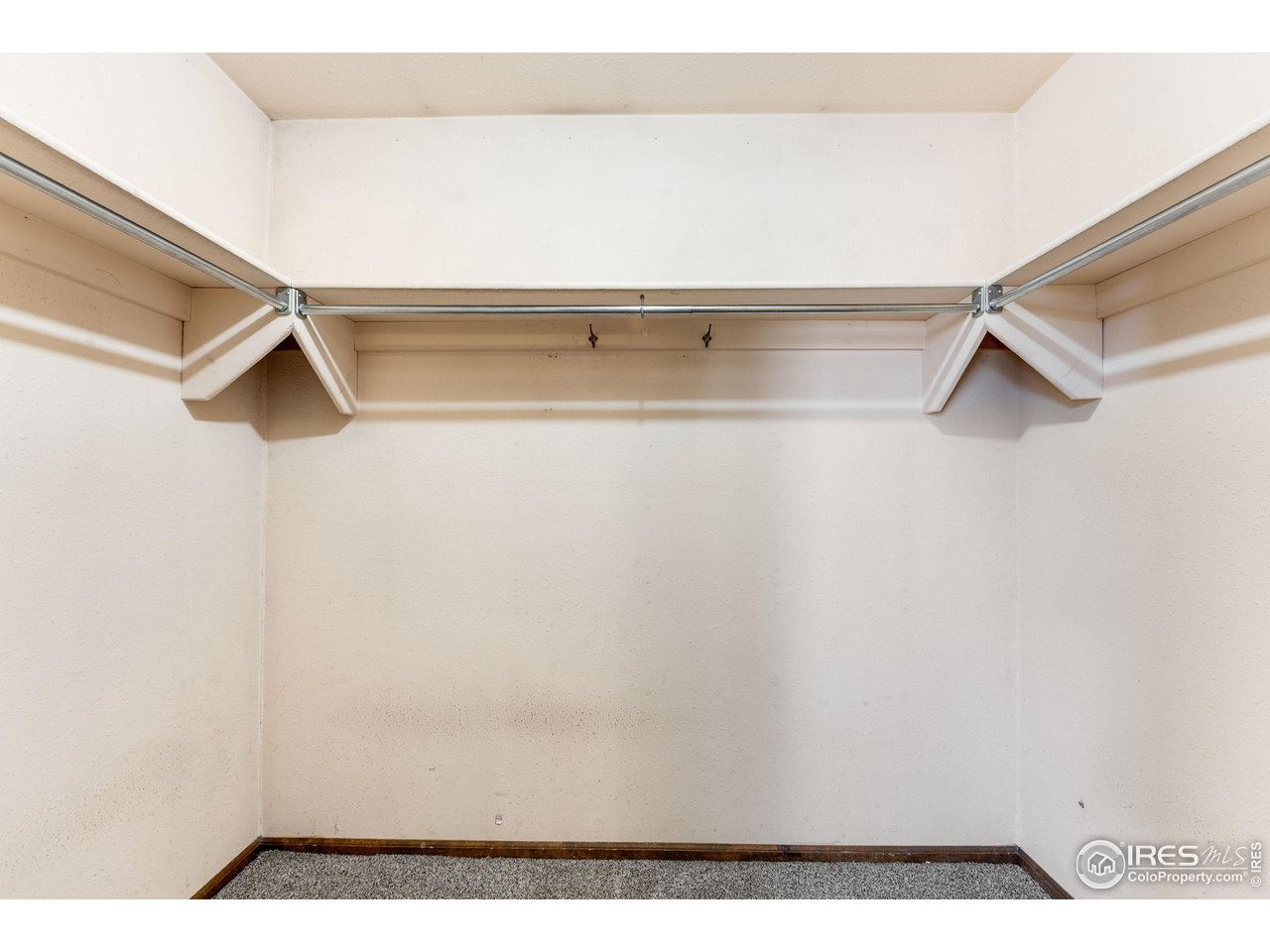 Longmont, Colorado, 80501, United States, 4 Bedrooms Bedrooms, ,2 BathroomsBathrooms,Residential,For Sale,1999140