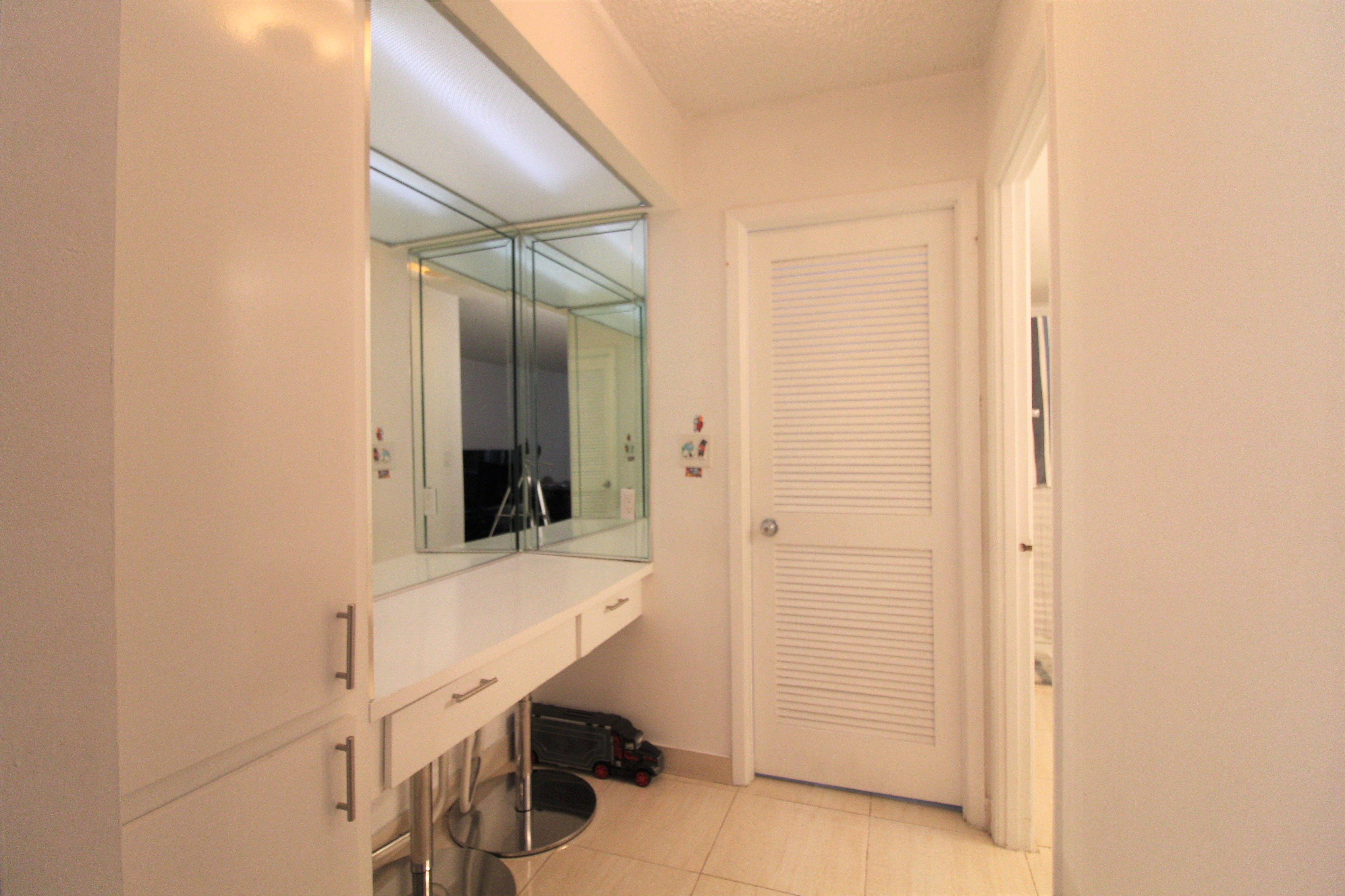  2500 Parkview Dr, Hallandale Beach, FL, 33009 - 物件實景