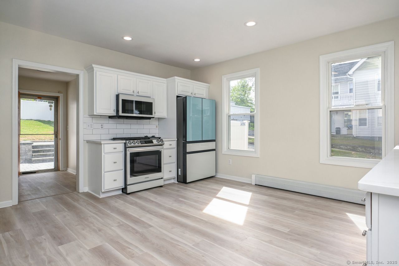 Wallingford, Connecticut, 06492, United States, 6 Bedrooms Bedrooms, ,4 BathroomsBathrooms,Residential,For Sale,1989730