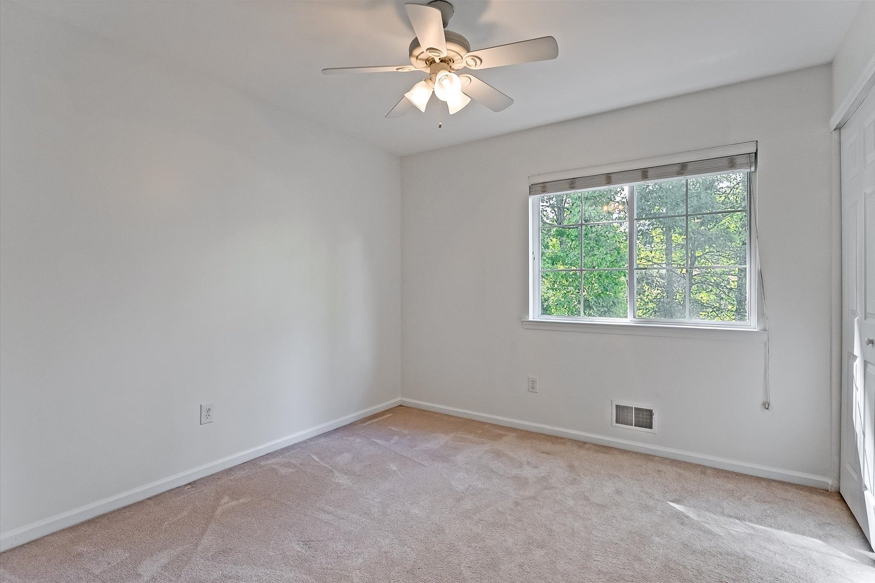  ?Country Oaks? Colonial Home Provides Comfort and Space in a Great Location - 物件實景