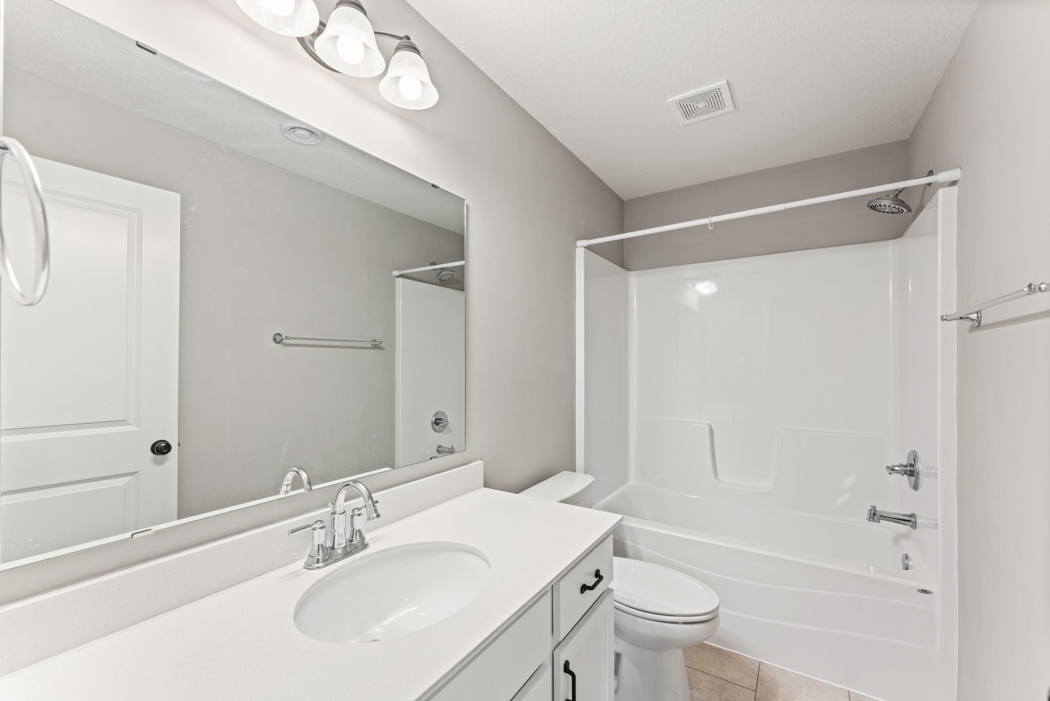  Spacious Walkout Living on a Prime Corner Lot - 物件實景