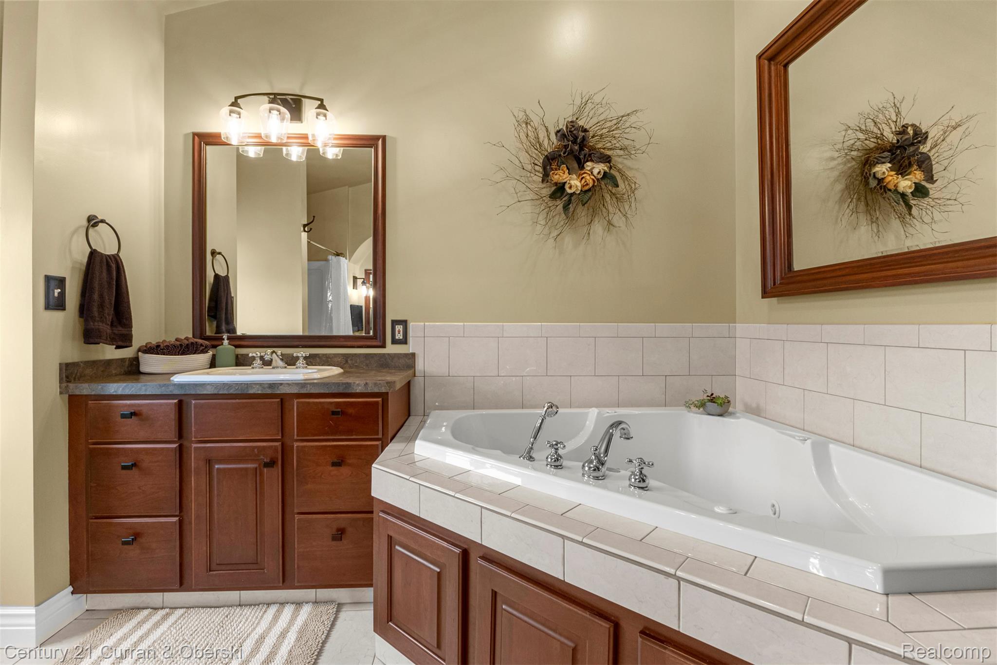 Allen Park, Michigan, 48101, United States, 4 Bedrooms Bedrooms, ,4 BathroomsBathrooms,Residential,For Sale,1982178