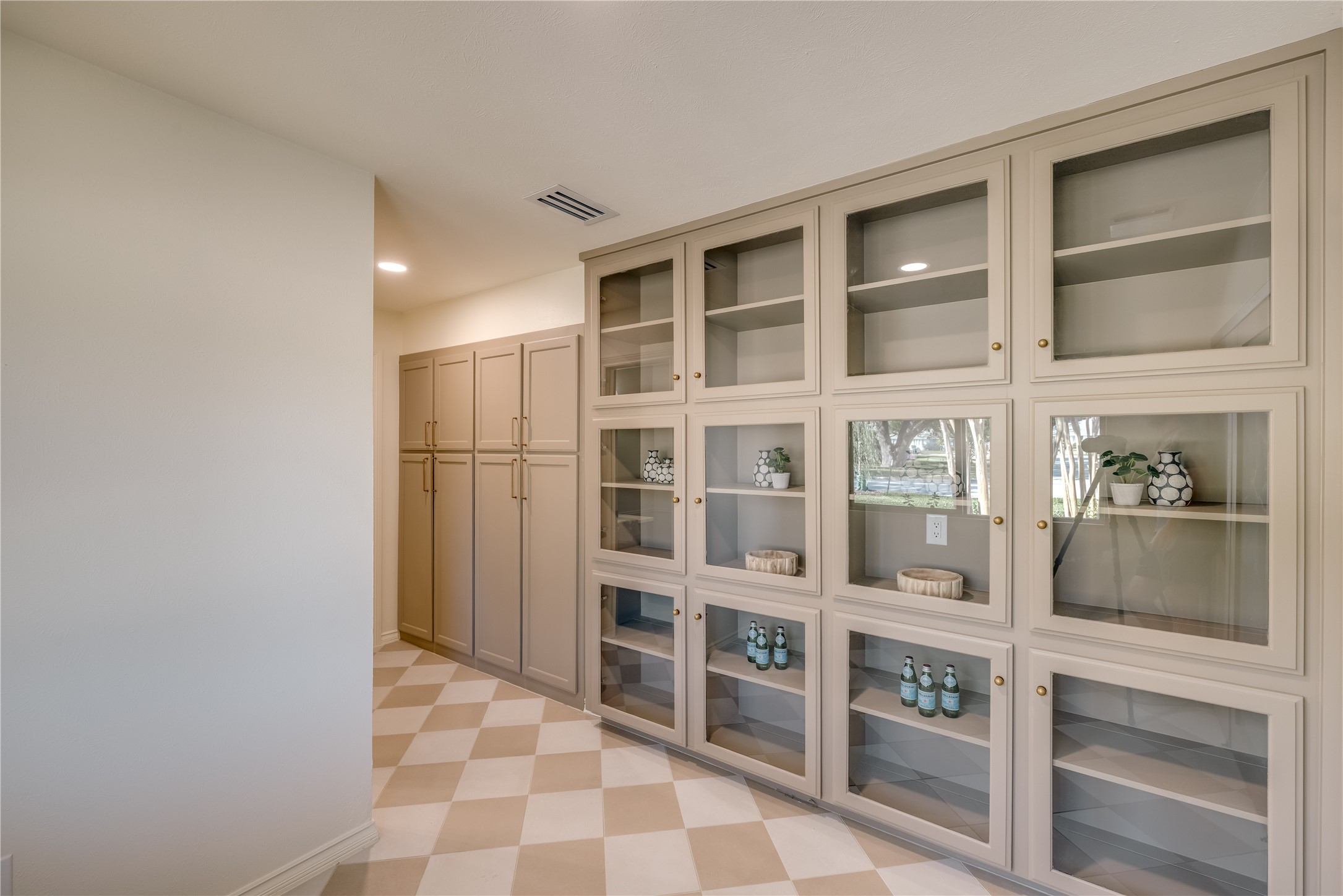 Fort Worth, Texas, 76126, United States, 4 Bedrooms Bedrooms, ,3 BathroomsBathrooms,Residential,For Sale,1971597