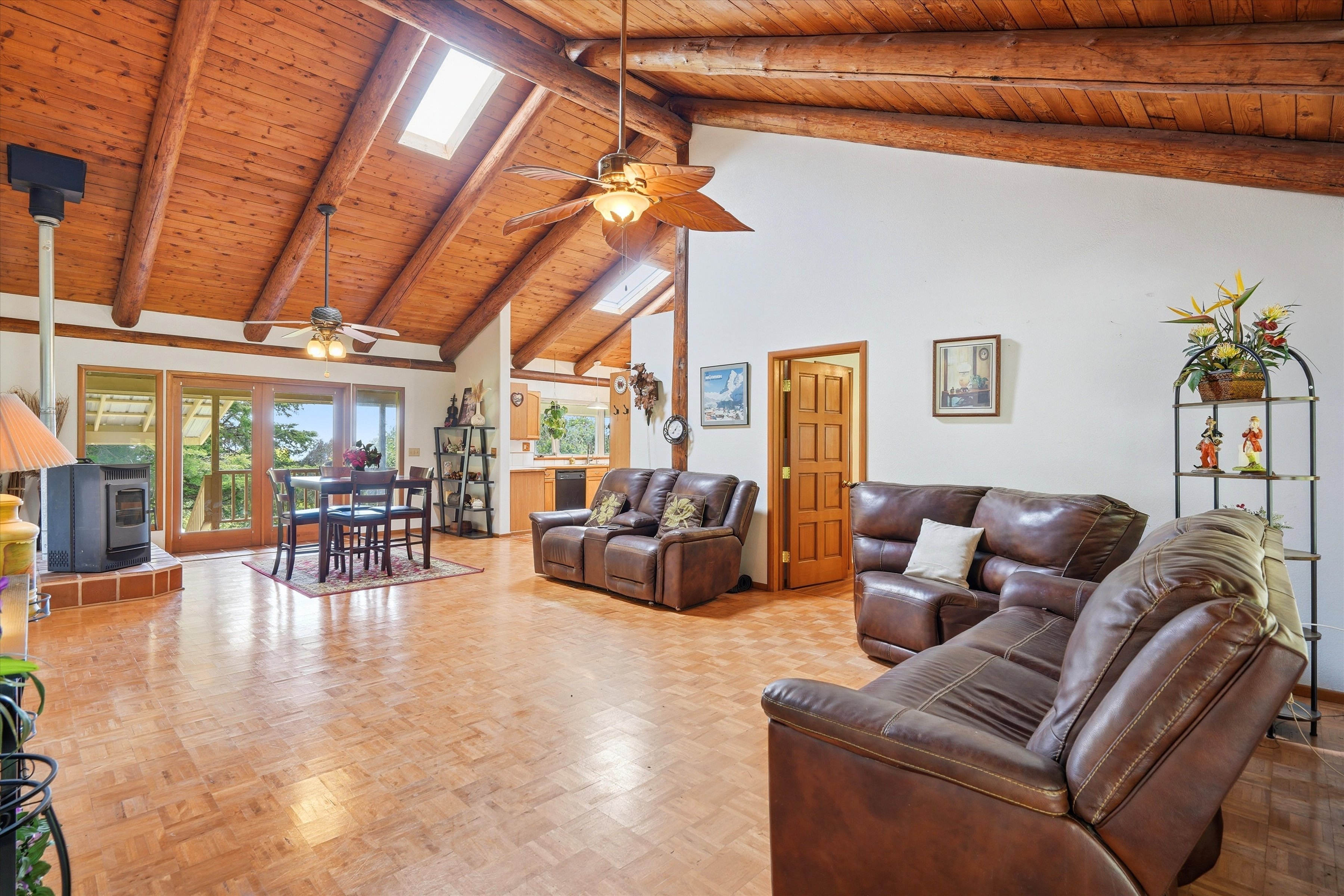  Single-level home on 2.5 fully fenced and gated acres - 物件實景