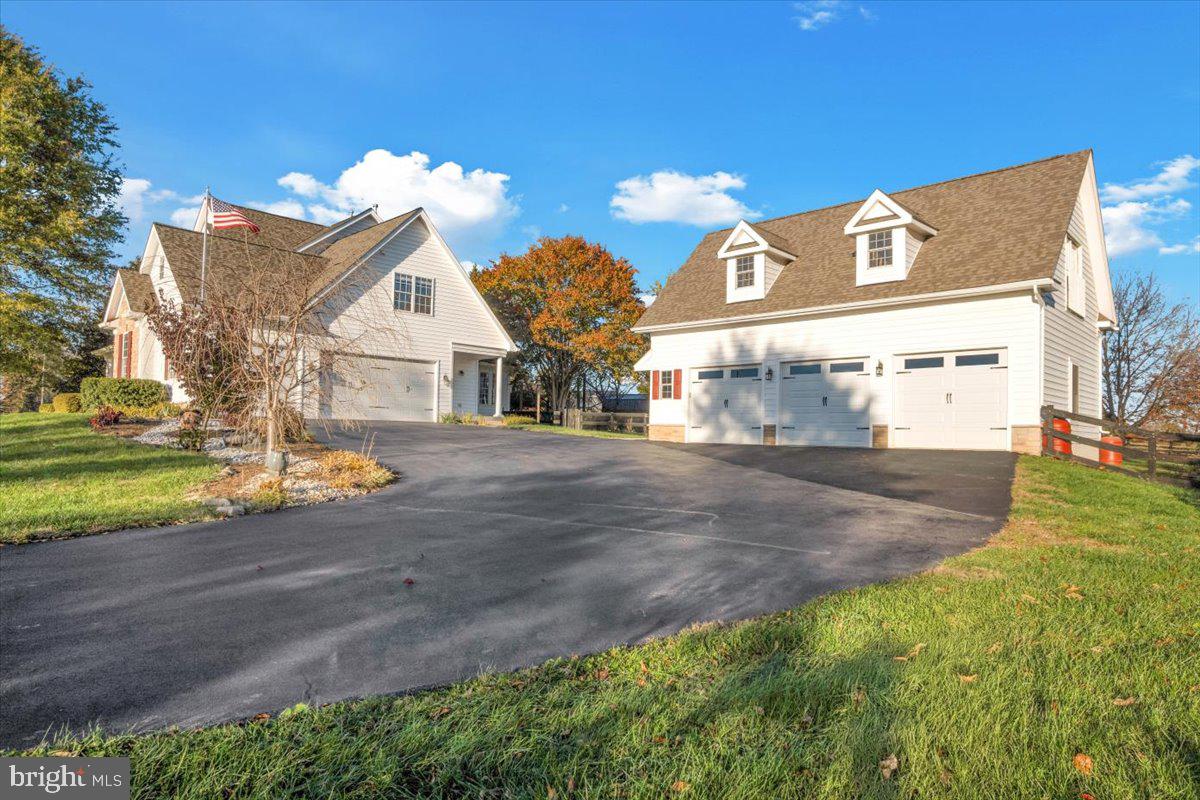 Hamilton, Virginia, 20158, United States, 4 Bedrooms Bedrooms, ,5 BathroomsBathrooms,Residential,For Sale,1987096