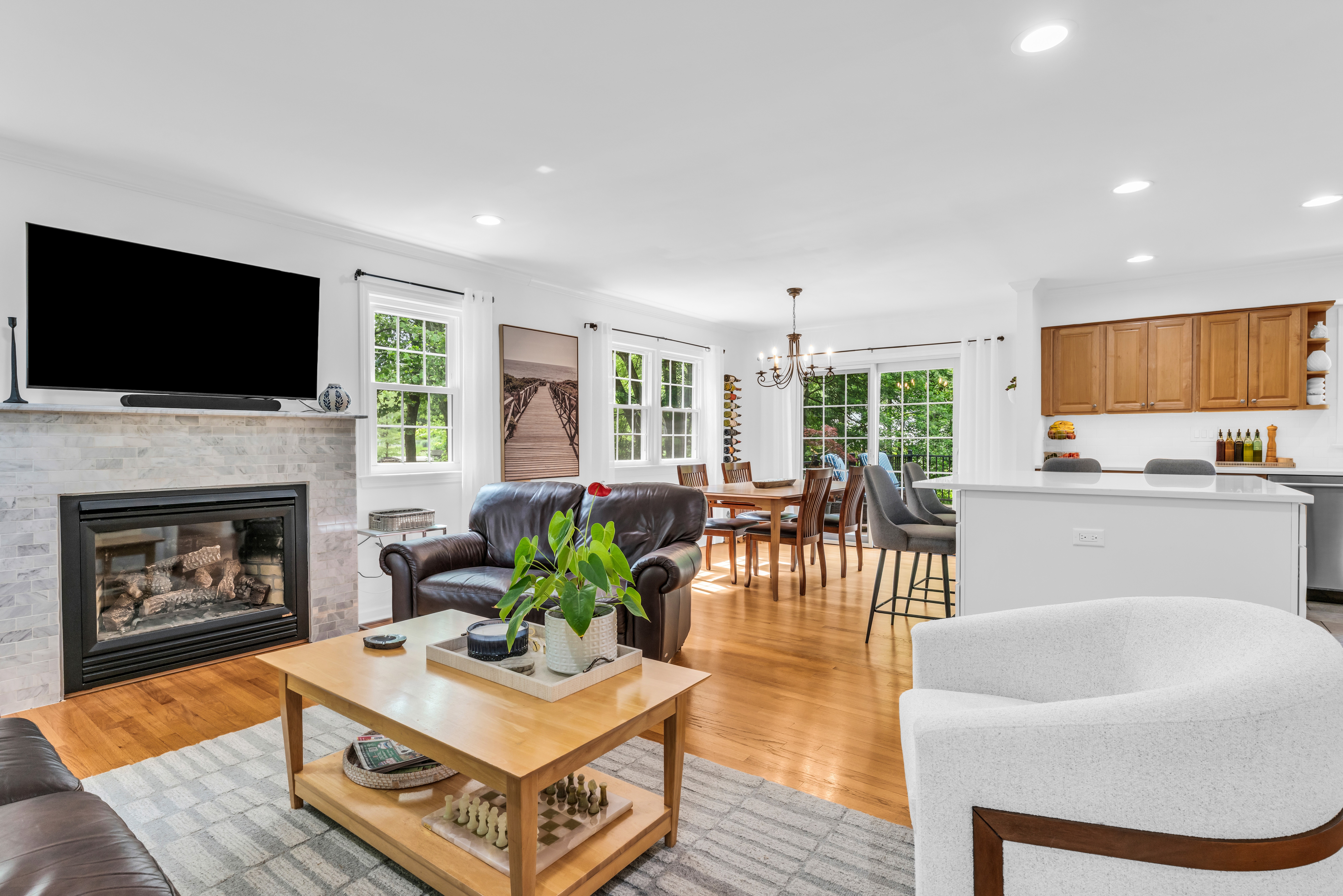  Beautiful Updated Bi-Level Home - 840 Nutswamp Road, Red Bank - 物件實景