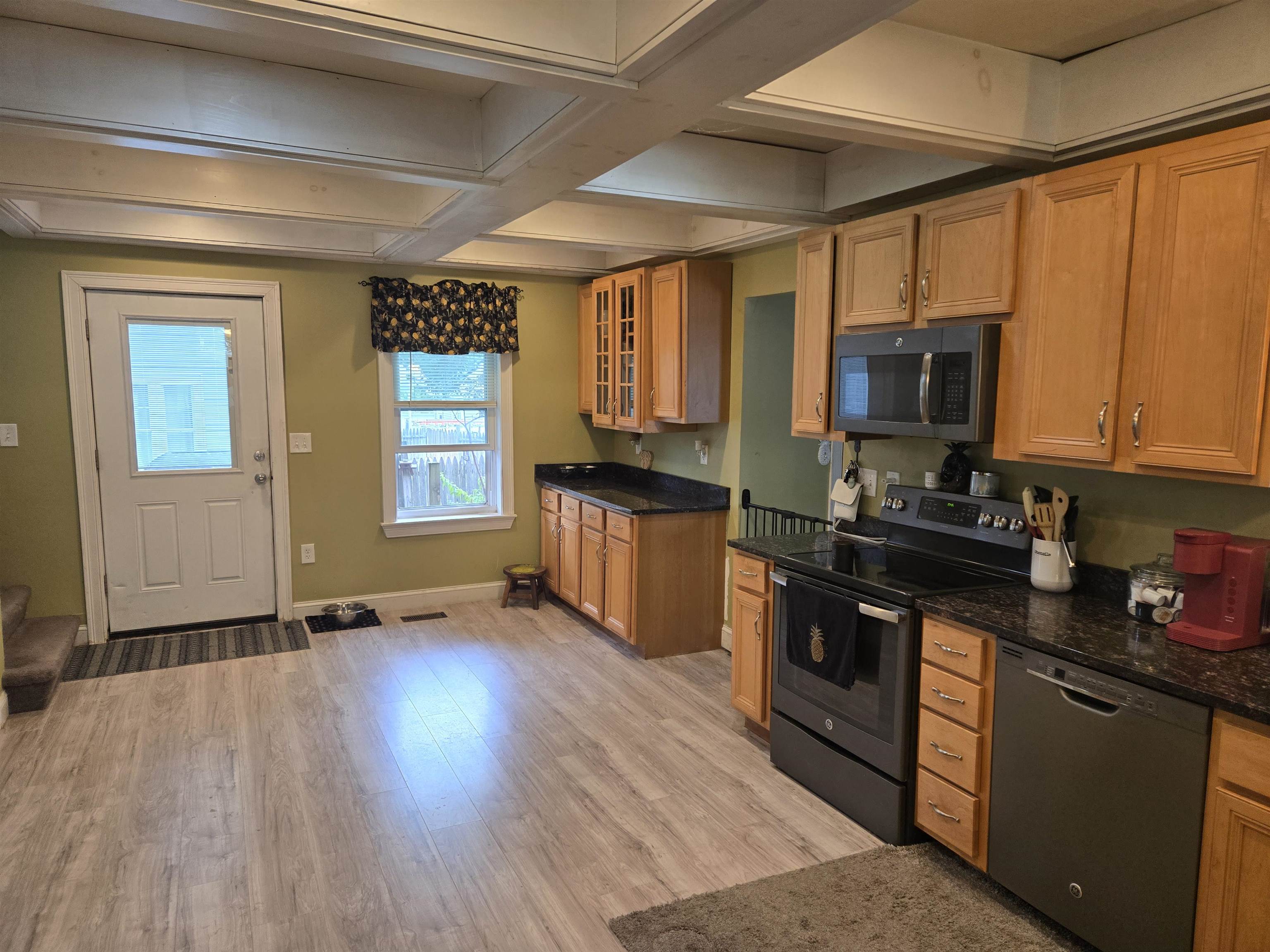 Manchester, New Hampshire, 03104, United States, 3 Bedrooms Bedrooms, ,3 BathroomsBathrooms,Residential,For Sale,1896803