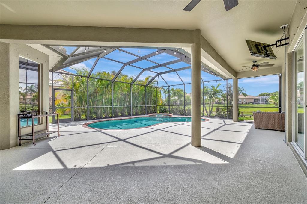 Bradenton, Florida, 34212, United States, 3 Bedrooms Bedrooms, ,4 BathroomsBathrooms,Residential,For Sale,1910869