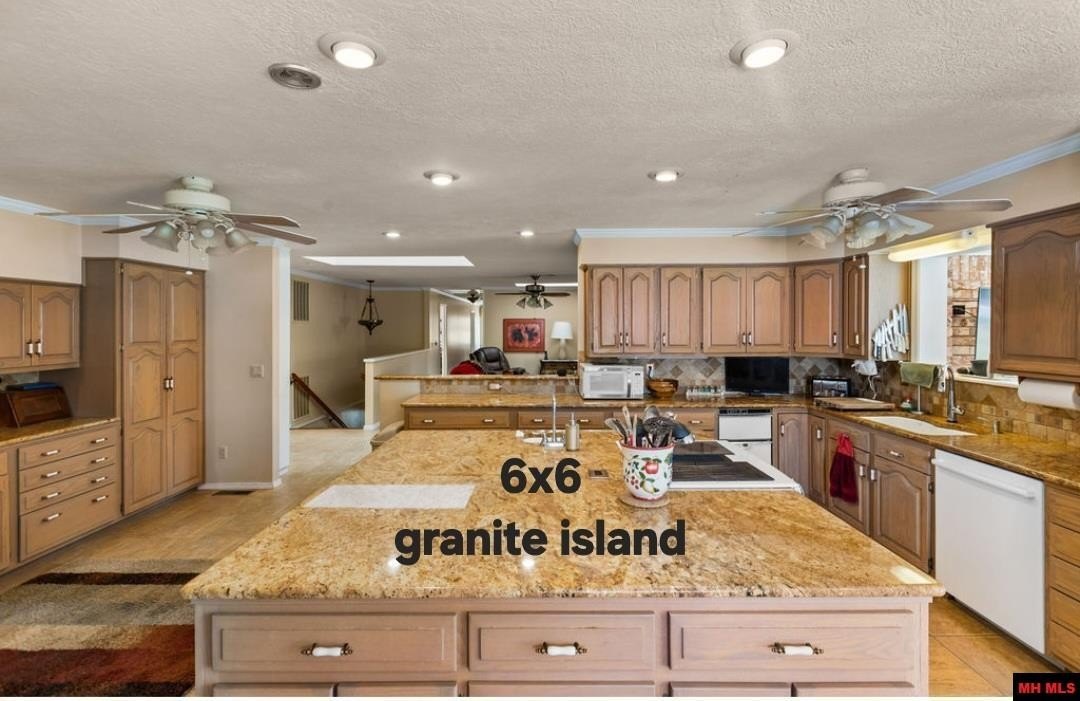 Mountain Home, Arkansas, 72653, United States, 3 Bedrooms Bedrooms, ,4 BathroomsBathrooms,Residential,For Sale,2036578