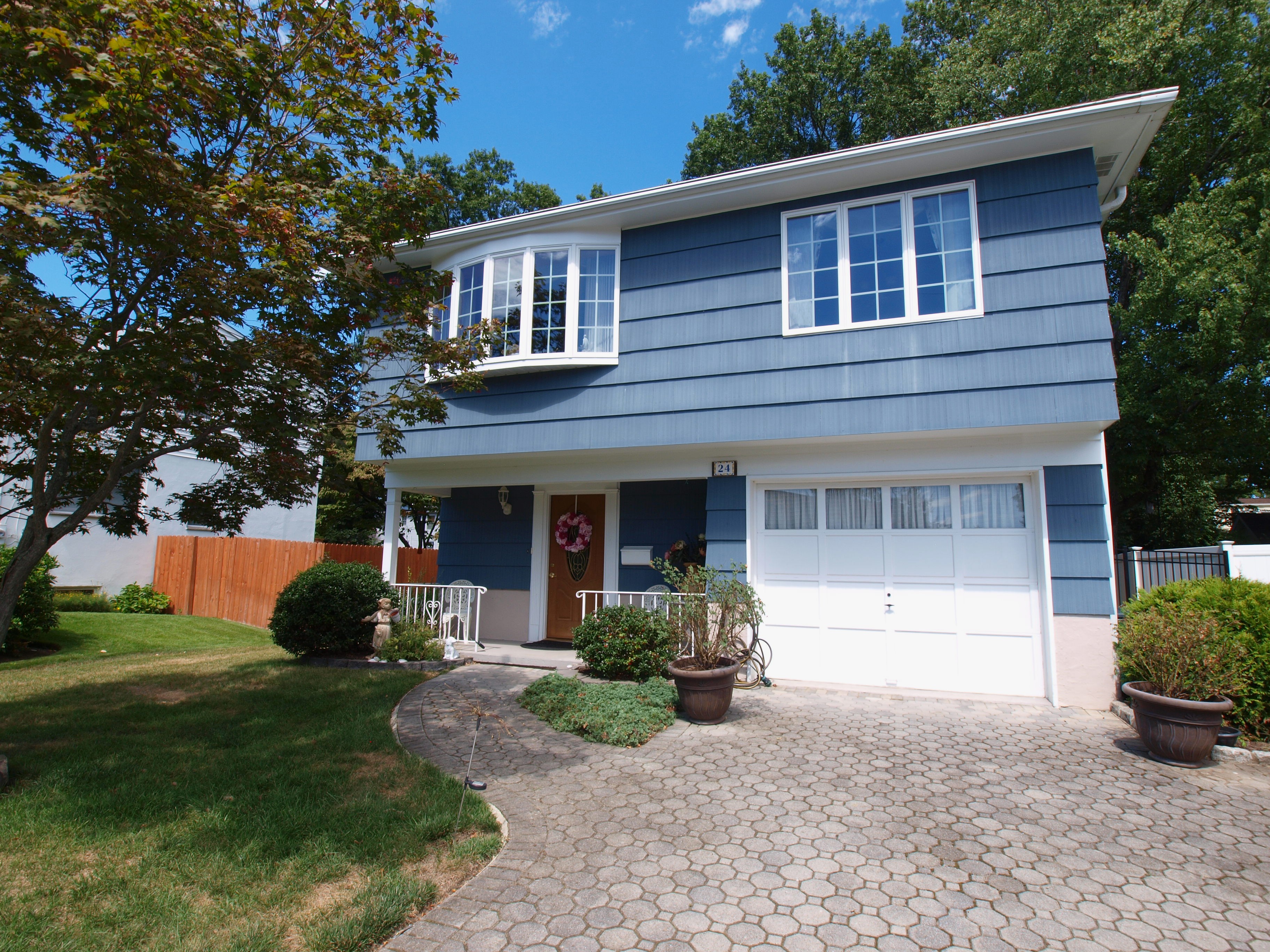 Pompton Plains, New Jersey, 07444, United States, 3 Bedrooms Bedrooms, ,2 BathroomsBathrooms,Residential,For Sale,1937203