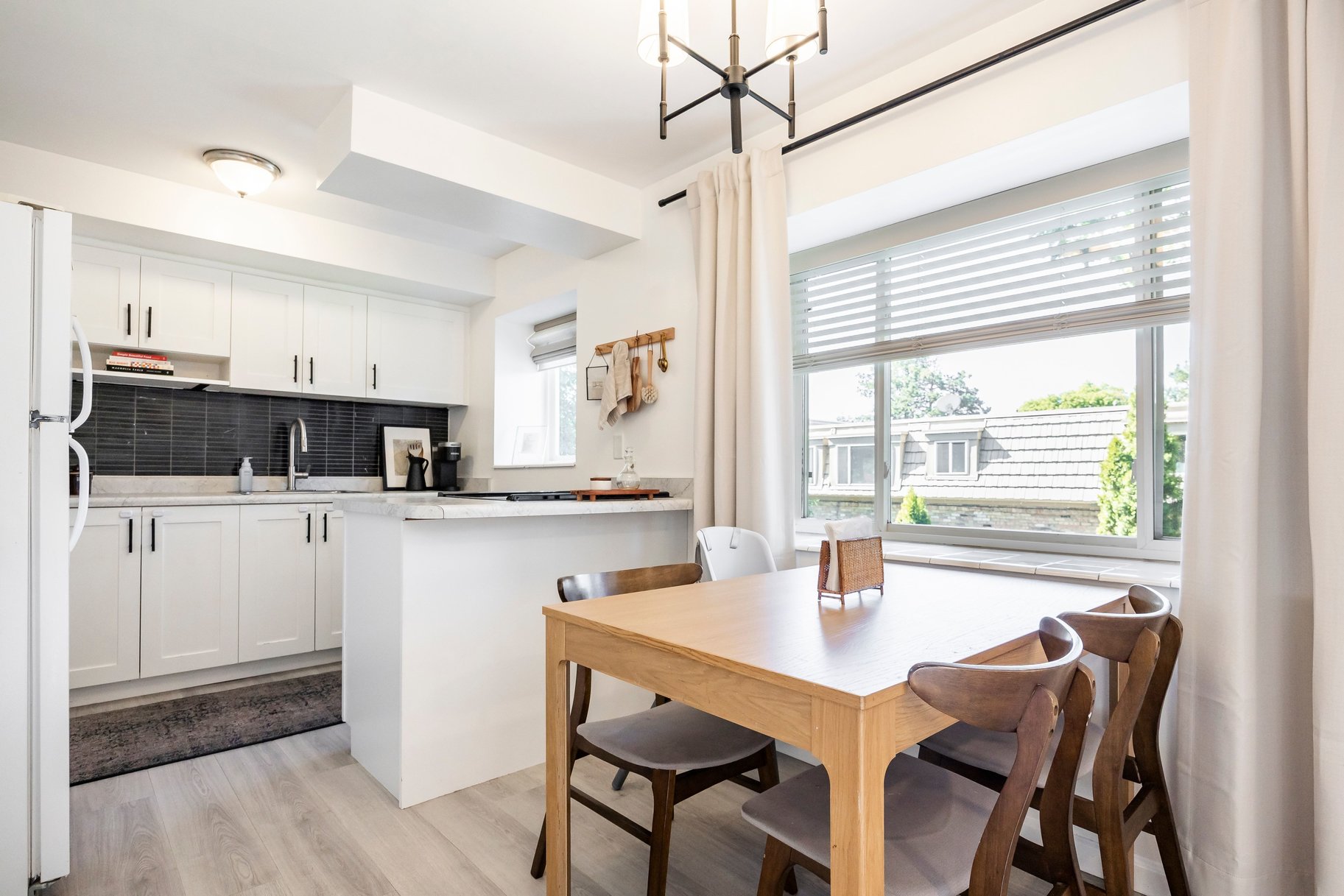  Light-Filled, Remodeled Living in the Heart of Holladay - 物件實景