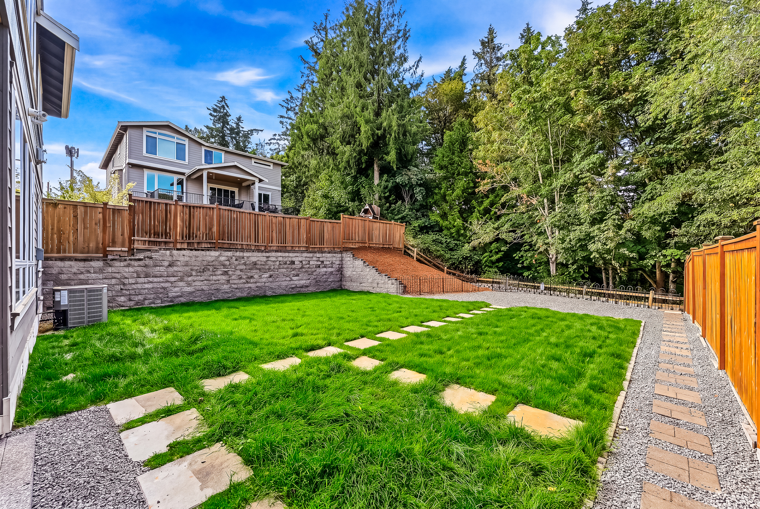  13628 Northeast 133rd Place, Kirkland, WA 98034 - 物件實景