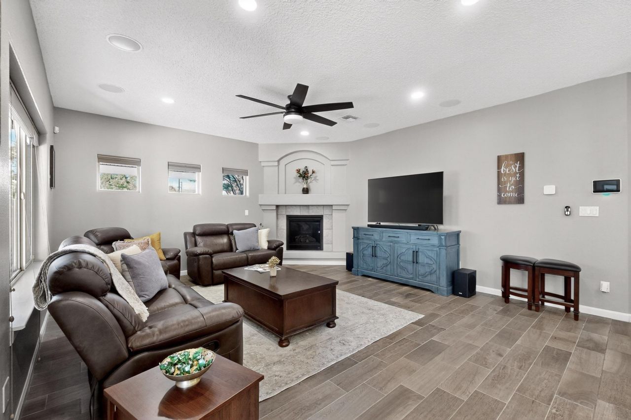 Rio Rancho, New Mexico, 87124, United States, 5 Bedrooms Bedrooms, ,3 BathroomsBathrooms,Residential,For Sale,1991836