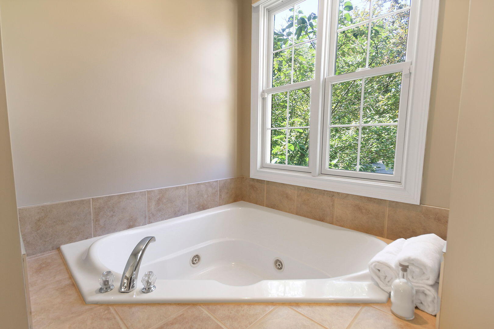 COLUMBIA, Missouri, 65203, United States, 5 Bedrooms Bedrooms, ,4 BathroomsBathrooms,Residential,For Sale,1983136