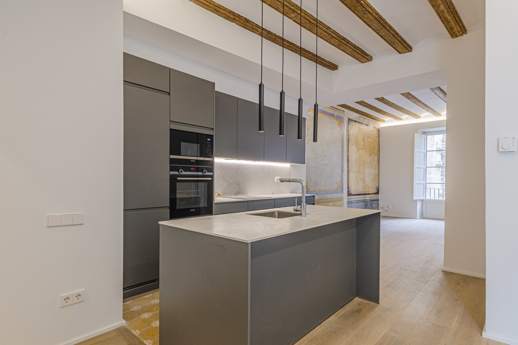  2-bedroom apartment in a listed and renovated building in El Born - 物件實景