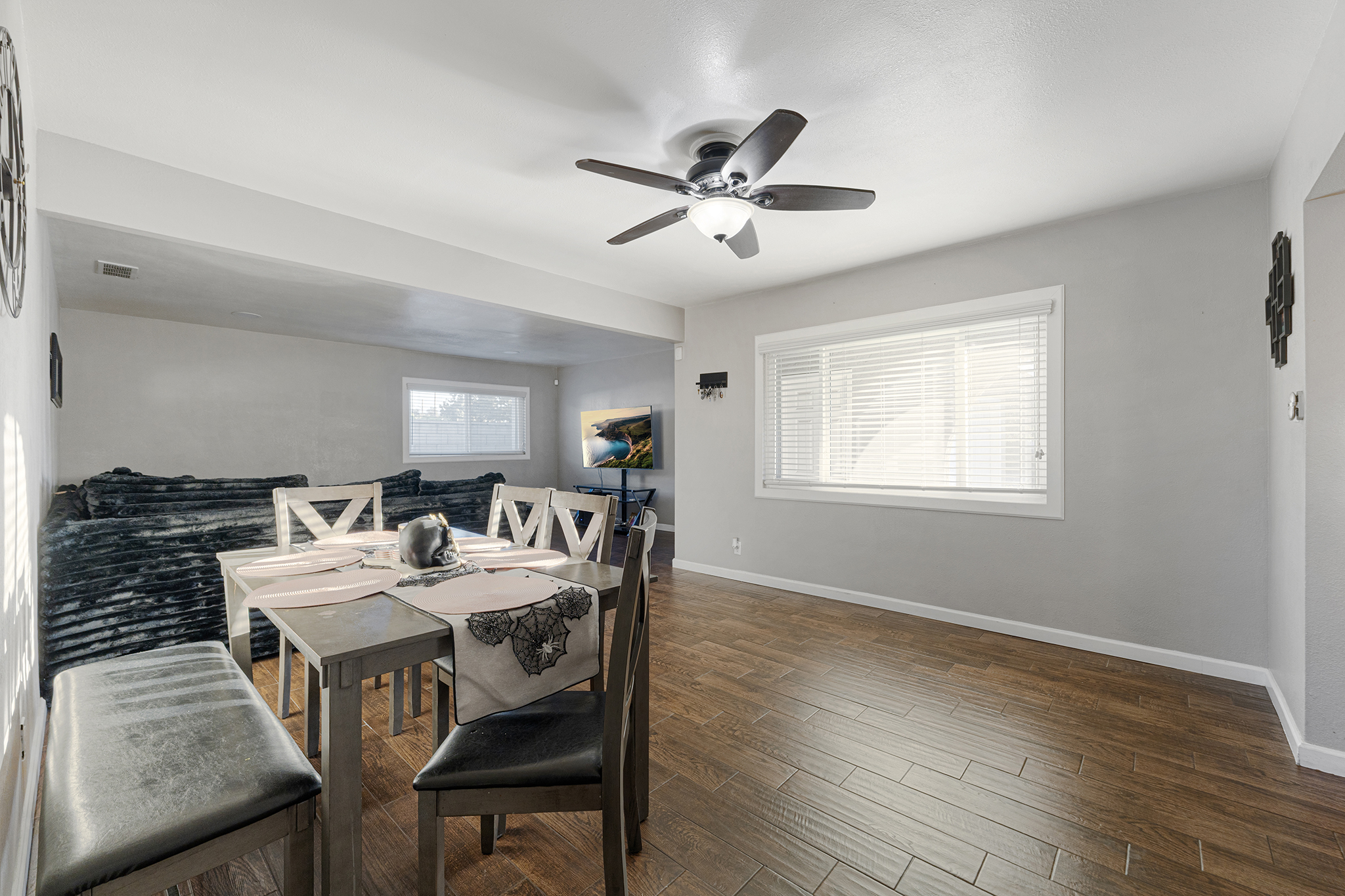 Fontana, California, 92335, United States, 3 Bedrooms Bedrooms, ,1 BathroomBathrooms,Residential,For Sale,1983646