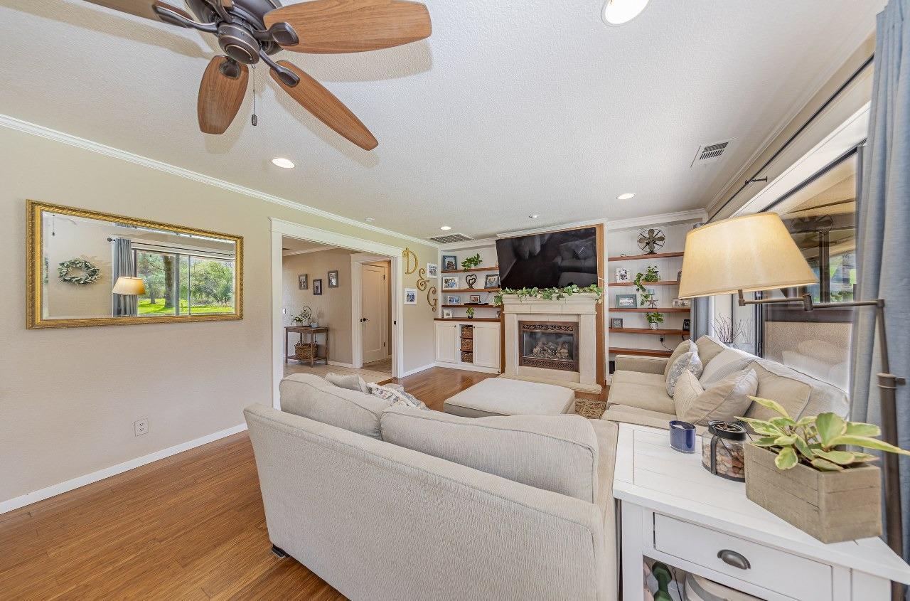 Oakhurst, California, 93644, United States, 3 Bedrooms Bedrooms, ,3 BathroomsBathrooms,Residential,For Sale,1977364