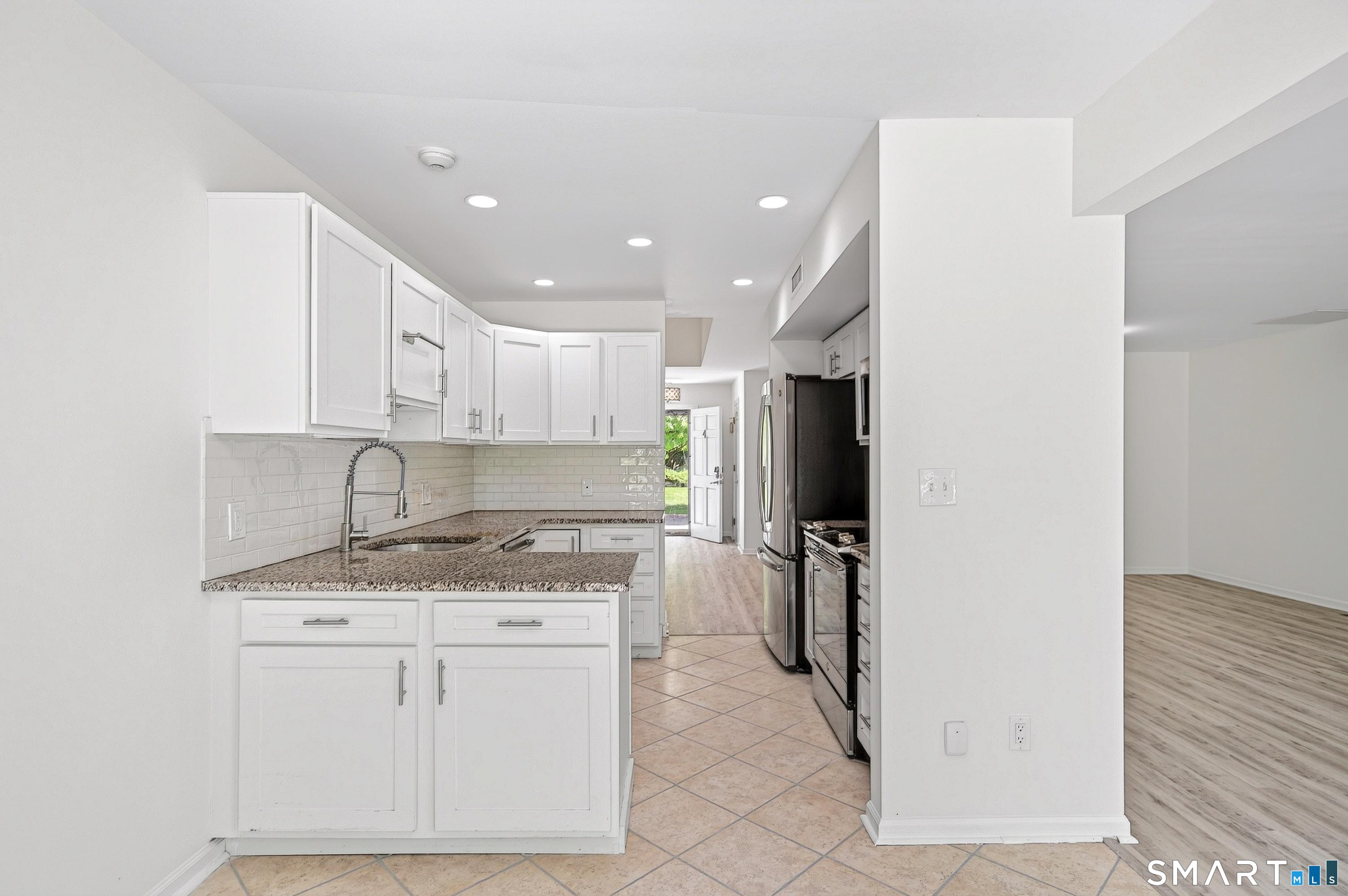 Greenwich, Connecticut, 06807, United States, 2 Bedrooms Bedrooms, ,4 BathroomsBathrooms,Residential,For Sale,2048631