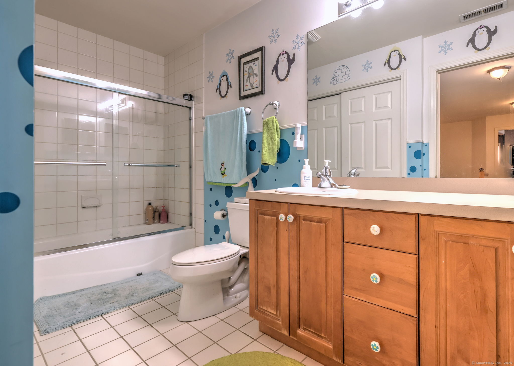 Milford, Connecticut, 06461, United States, 4 Bedrooms Bedrooms, ,3 BathroomsBathrooms,Residential,For Sale,1926096