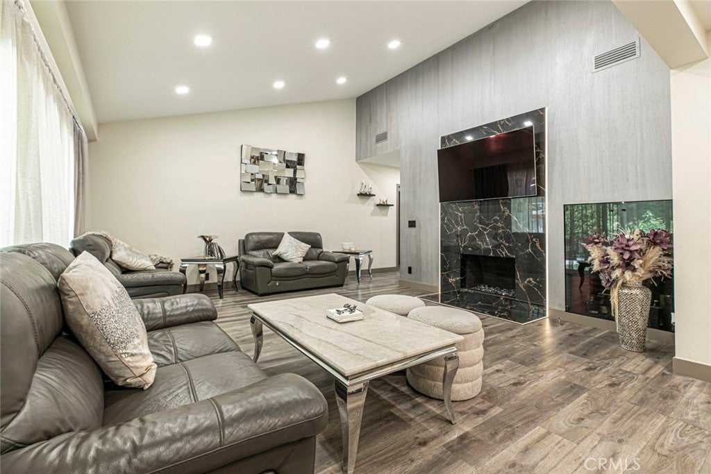Van Nuys, California, 91406, United States, 3 Bedrooms Bedrooms, ,2 BathroomsBathrooms,Residential,For Sale,1940883
