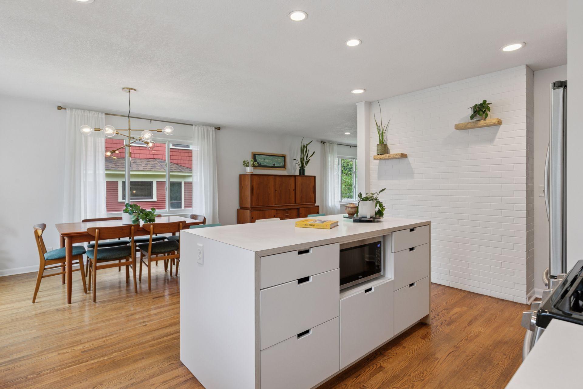 Saint Paul, Minnesota, 55108, United States, 3 Bedrooms Bedrooms, ,1 BathroomBathrooms,Residential,For Sale,1934212