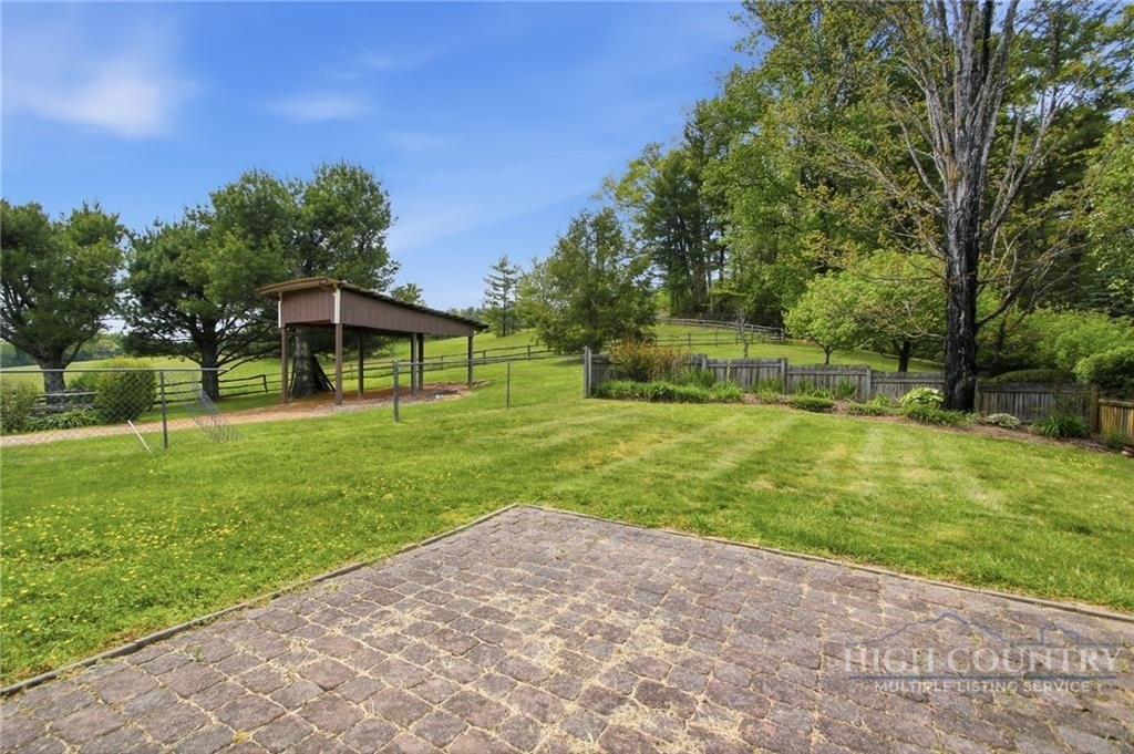 Spruce Pine, North Carolina, 28777, United States, 4 Bedrooms Bedrooms, ,2 BathroomsBathrooms,Residential,For Sale,2045160