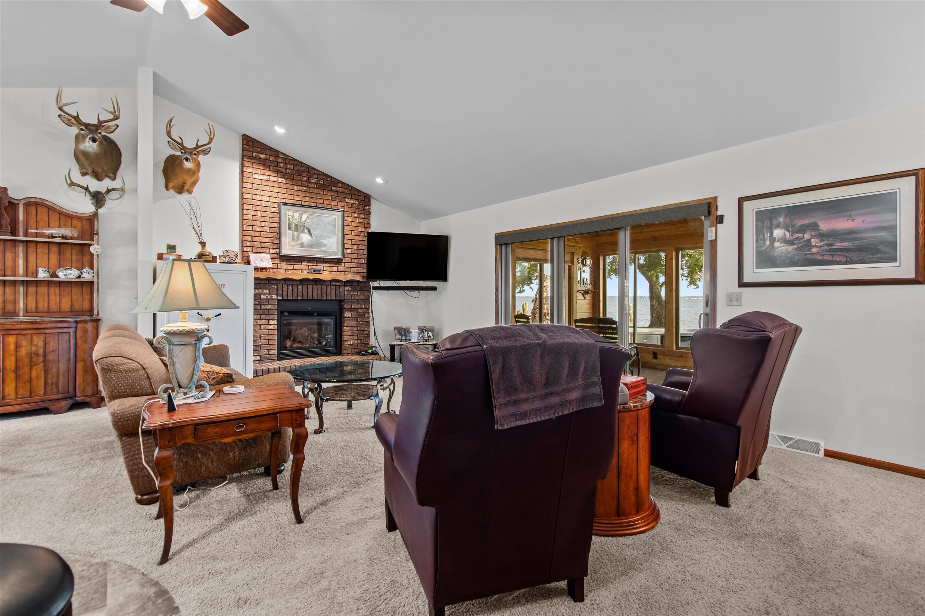 WINNECONNE, Wisconsin, 54986, United States, 2 Bedrooms Bedrooms, ,2 BathroomsBathrooms,Residential,For Sale,1926220