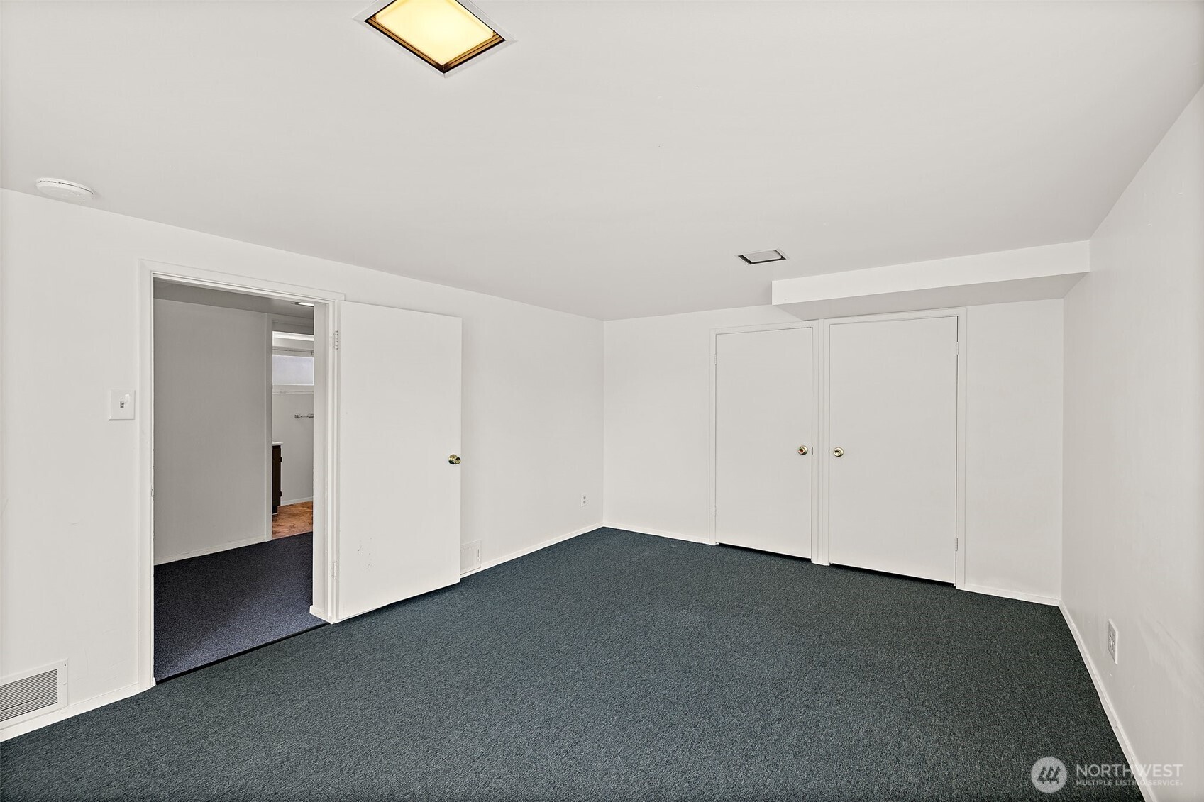 Seattle, Washington, 98199, United States, 2 Bedrooms Bedrooms, ,1 BathroomBathrooms,Residential,For Sale,1882851