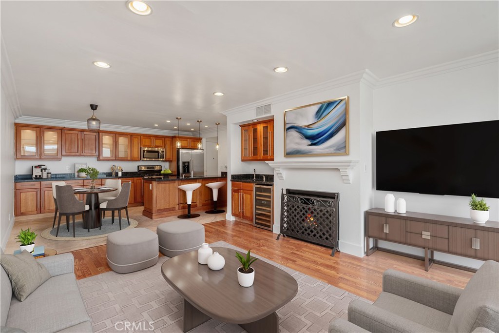 West Hollywood, California, 90069, United States, 1 Bedroom Bedrooms, ,1 BathroomBathrooms,Residential,For Sale,1896618