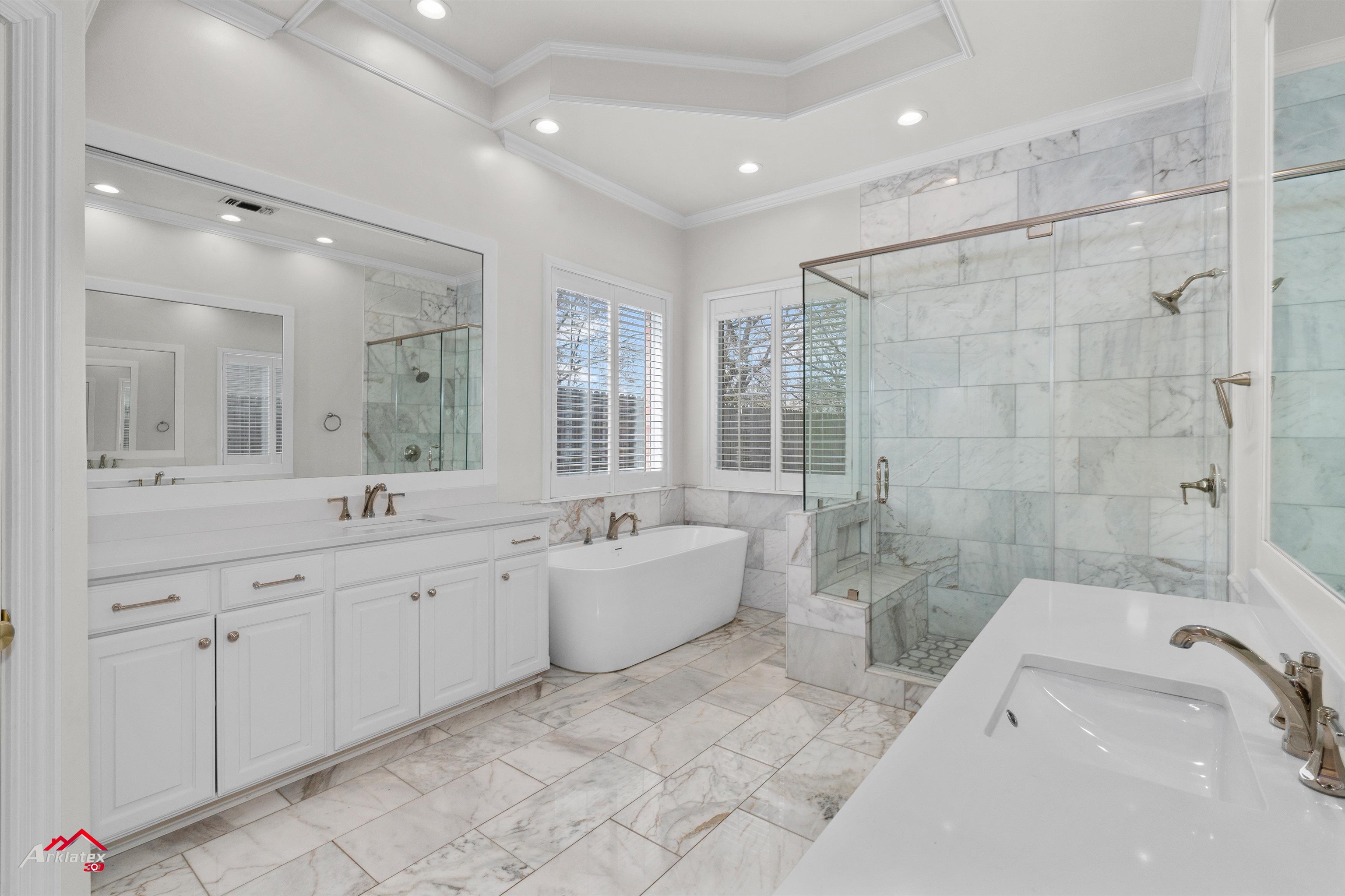 Henderson, Texas, 75703, United States, 5 Bedrooms Bedrooms, ,4 BathroomsBathrooms,Residential,For Sale,1934371