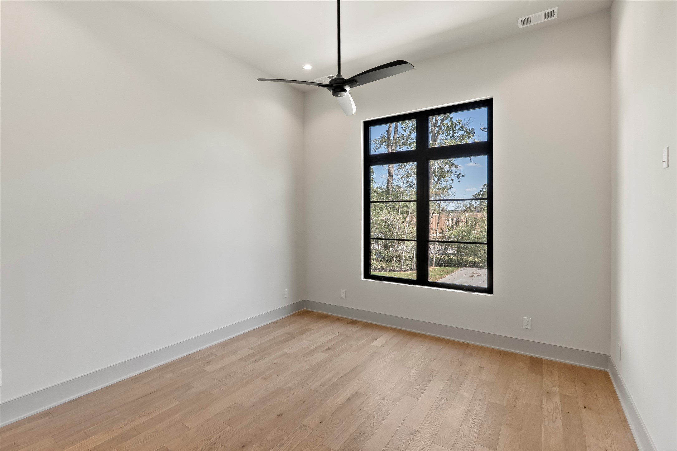 Bryan, Texas, 77807, United States, 3 Bedrooms Bedrooms, ,4 BathroomsBathrooms,Residential,For Sale,1986522