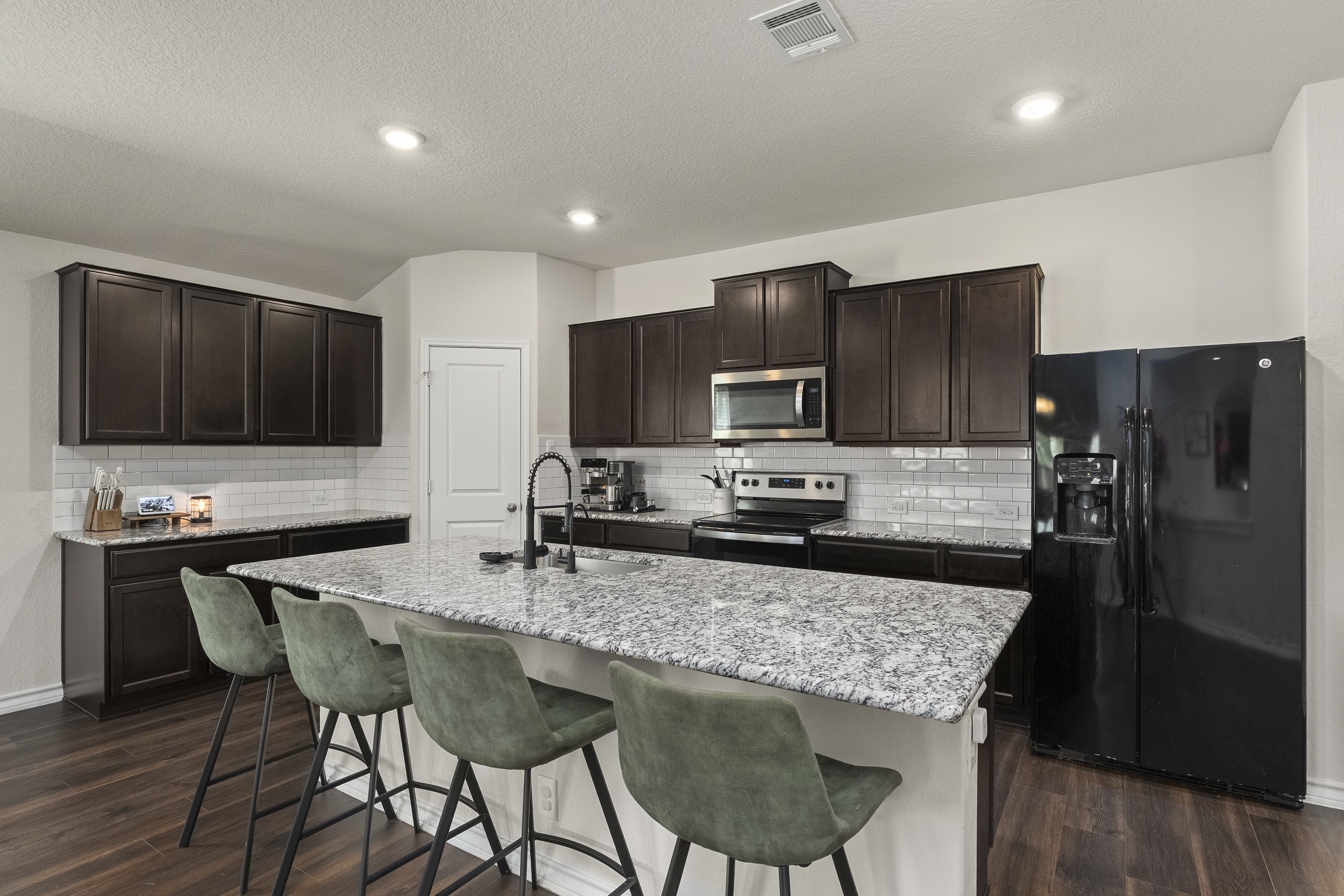  Stylish Four Bedroom with Open Layout - 物件實景