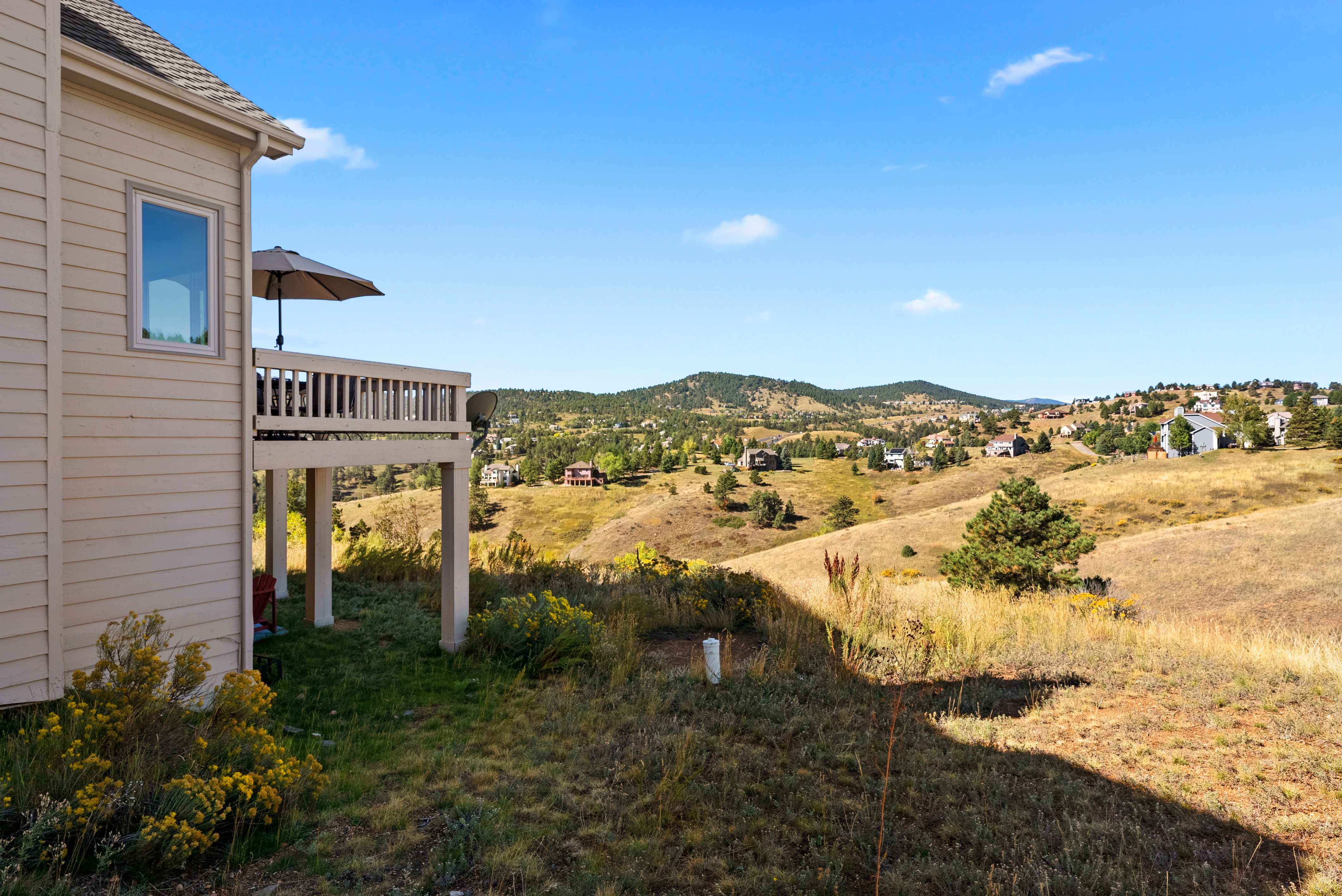  Custom Built Home on a Rolling 1.5 Acre Lot in Highly Desired Paradise Hills - 物件實景