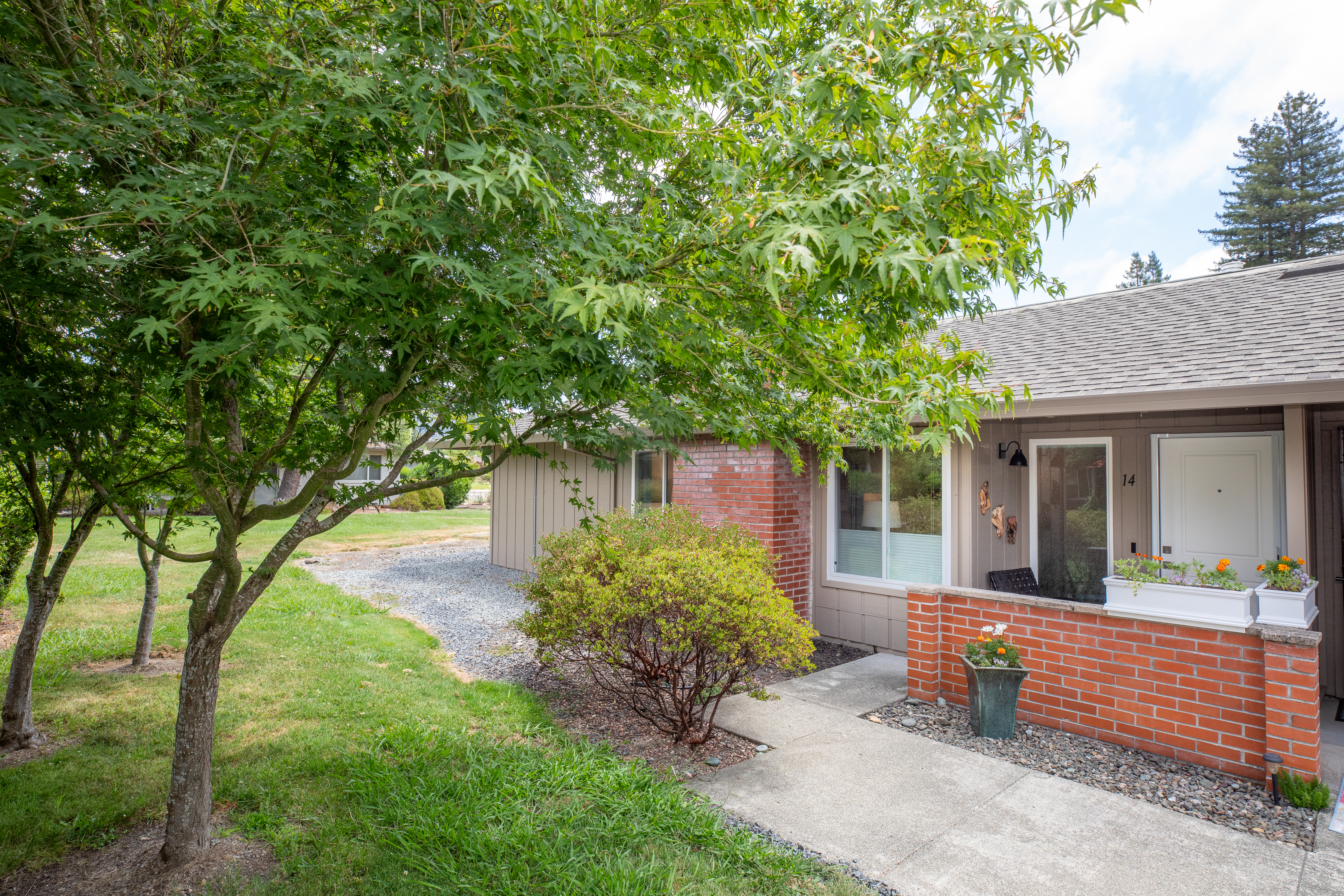  Serene Oakmont Home - 物件實景